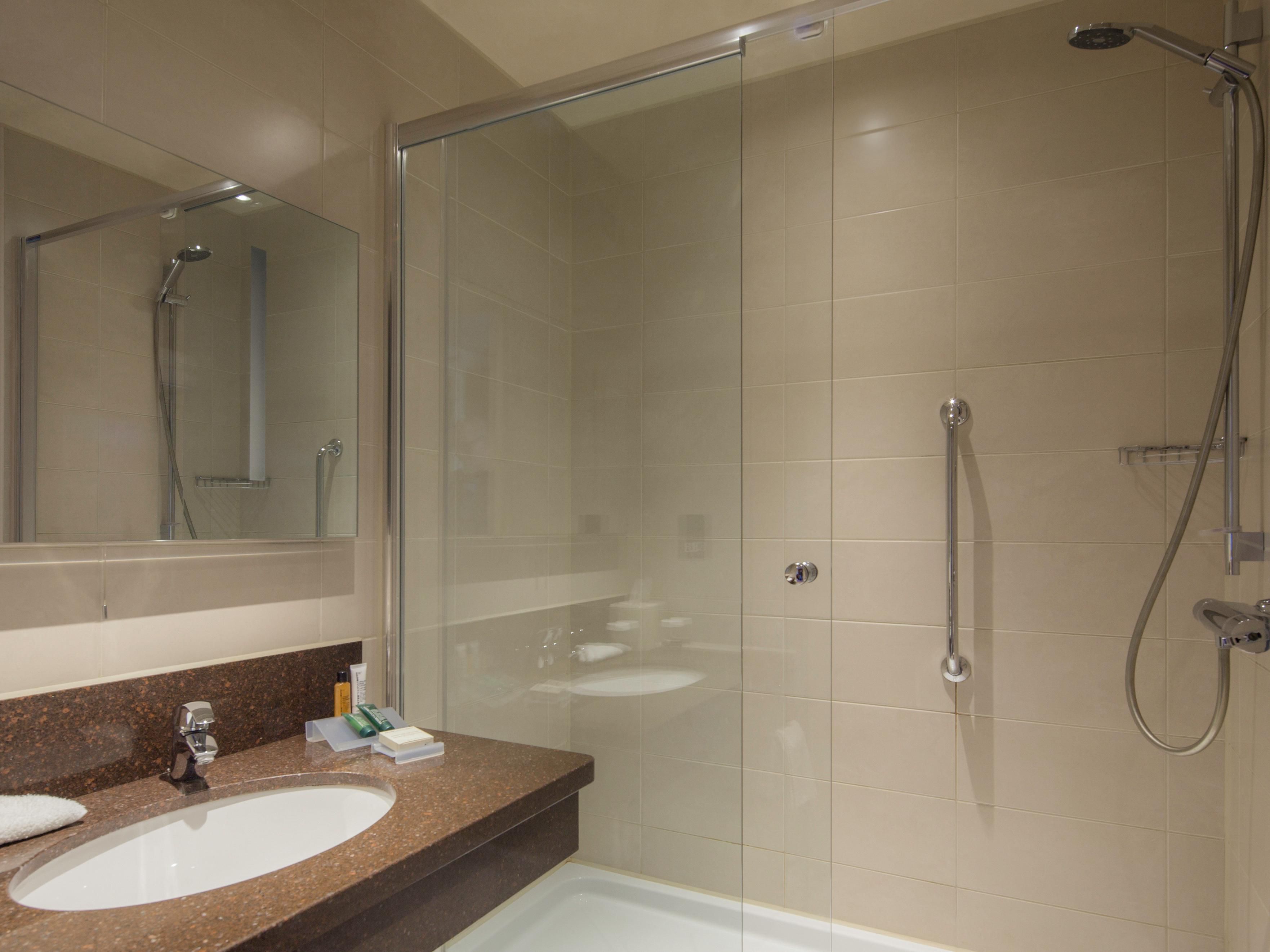 London Luton Vale Hotel Guest Bathroom