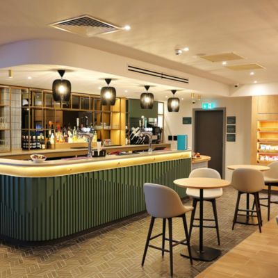 بار وصالة استراحة