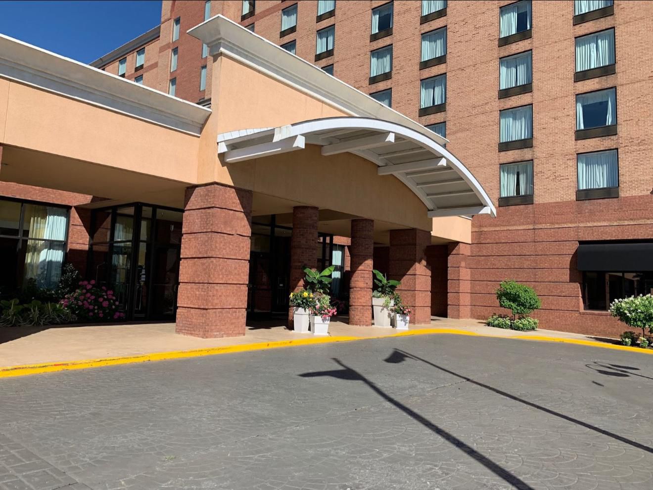 Stay at Lynchburg Grand Estate. We offer a great hotel location near top attractions in Lynchburg, VA. You'll be minutes from Point of Honor, the Lynchburg Museum, and the scenic Riverwalk Trail. Enjoy comfort and convenience with easy access to all the best the city has to offer.