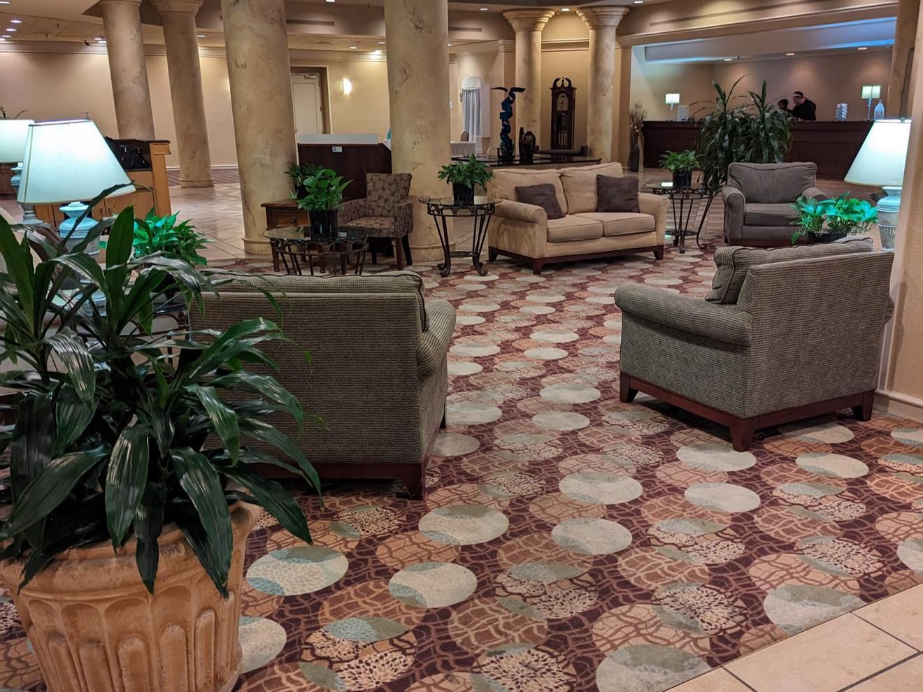 Host your perfect gathering at our hotel. We specialize in weddings, conferences, and all social events. We offer several meeting spaces to fit any size function and can provide professional catering services tailored to your needs. Contact us to seamlessly organize your next successful event.