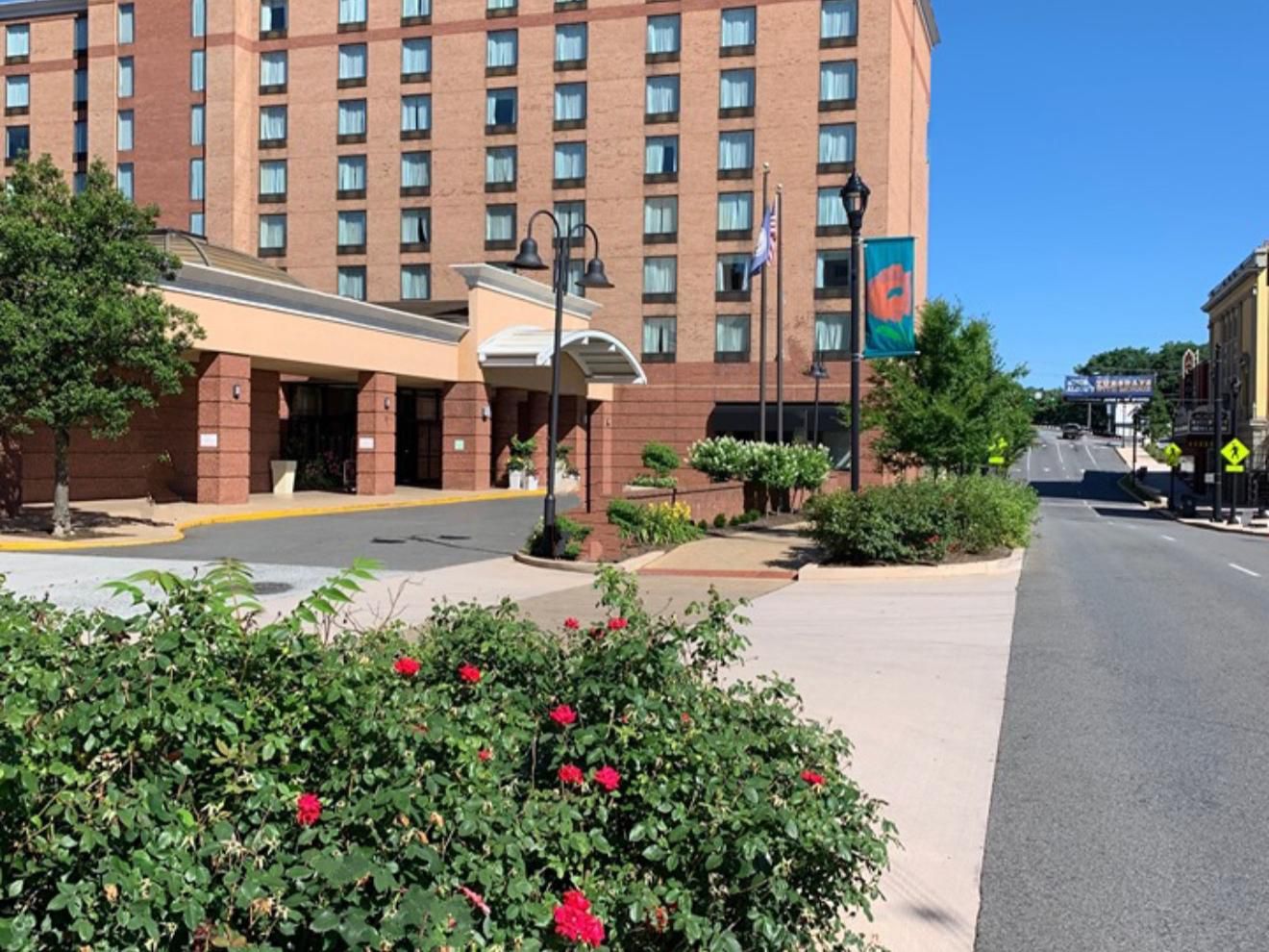 Plan your seamless wedding, conference, or social event at Lynchburg Grand Estate. We offer versatile meeting spaces and professional, customizable catering. Every detail is managed by our dedicated team, led by our F&B director with many years' experience, ensuring your special day is unforgettable and perfectly executed.