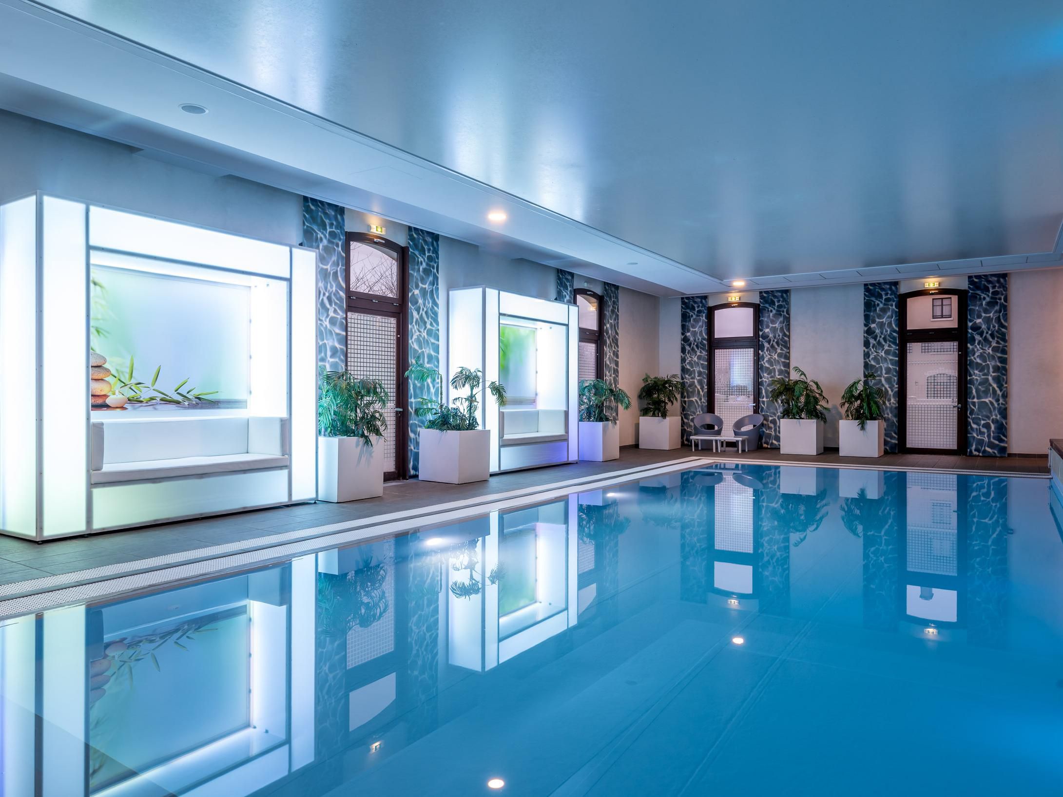 Relax at the Hotel Paris, Marne-la-Vallée spa, offering rejuvenating treatments, massages, and wellness therapies in a serene setting. Guests enjoy access to the fitness center, heated indoor pool, and a calming atmosphere designed to refresh body, mind, and spirit.