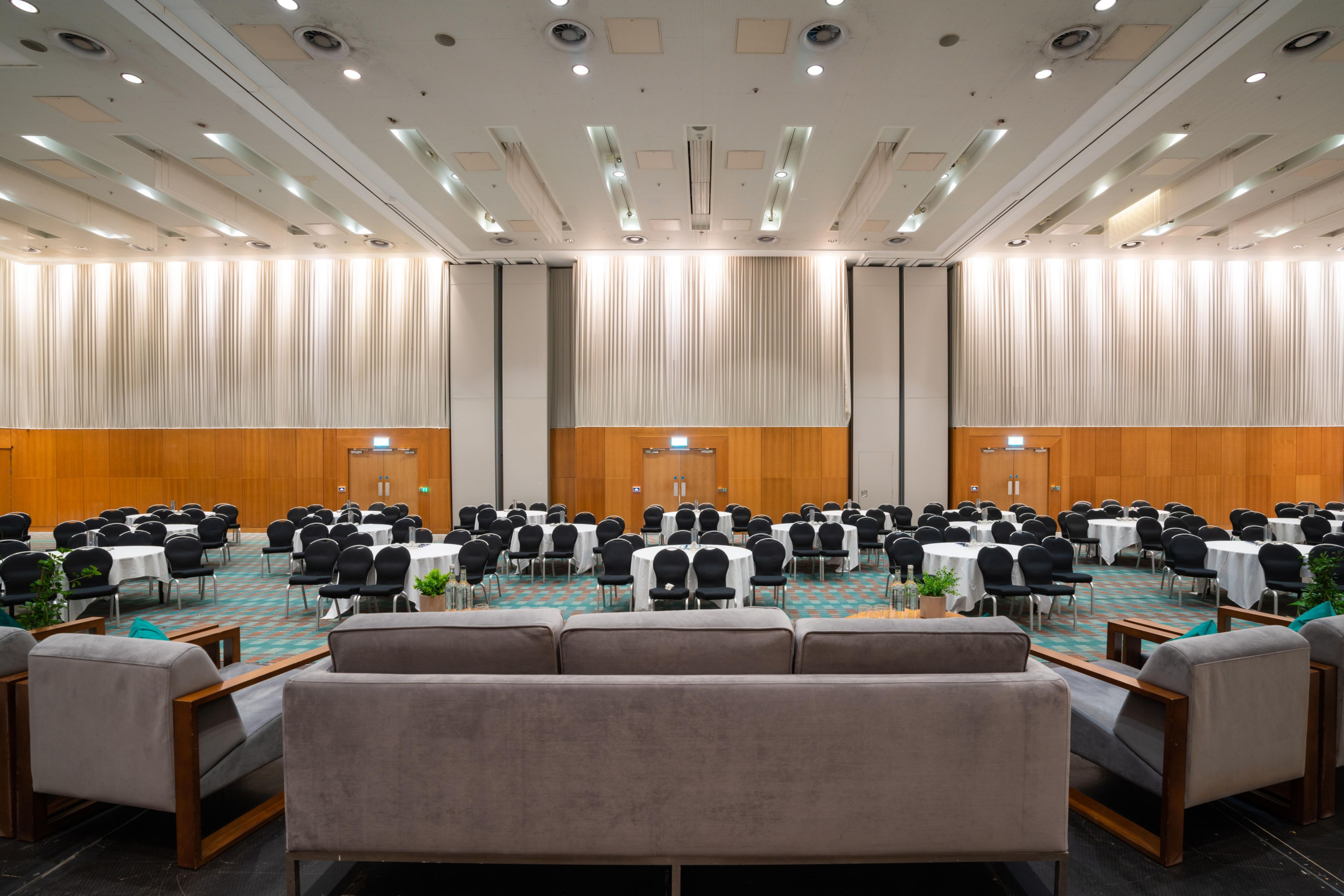Discover our meetings and events spaces, spanning over 1,821 sq. m. and 18 flexible meeting rooms to accommodate gatherings of all sizes. Cloud 23 offers the highest event space in Manchester, with stunning views. Our dedicated team is here to assist with planning, menus, and décor, ensuring a seamless and successful event, no matter the occasion.
