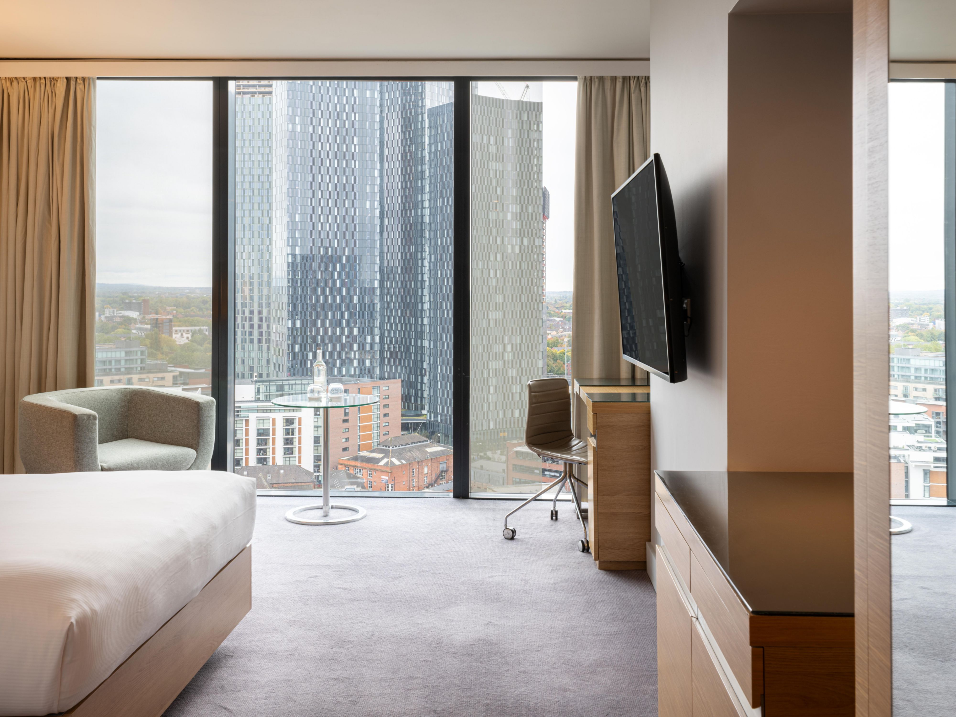 king classic skyline hotel guest room