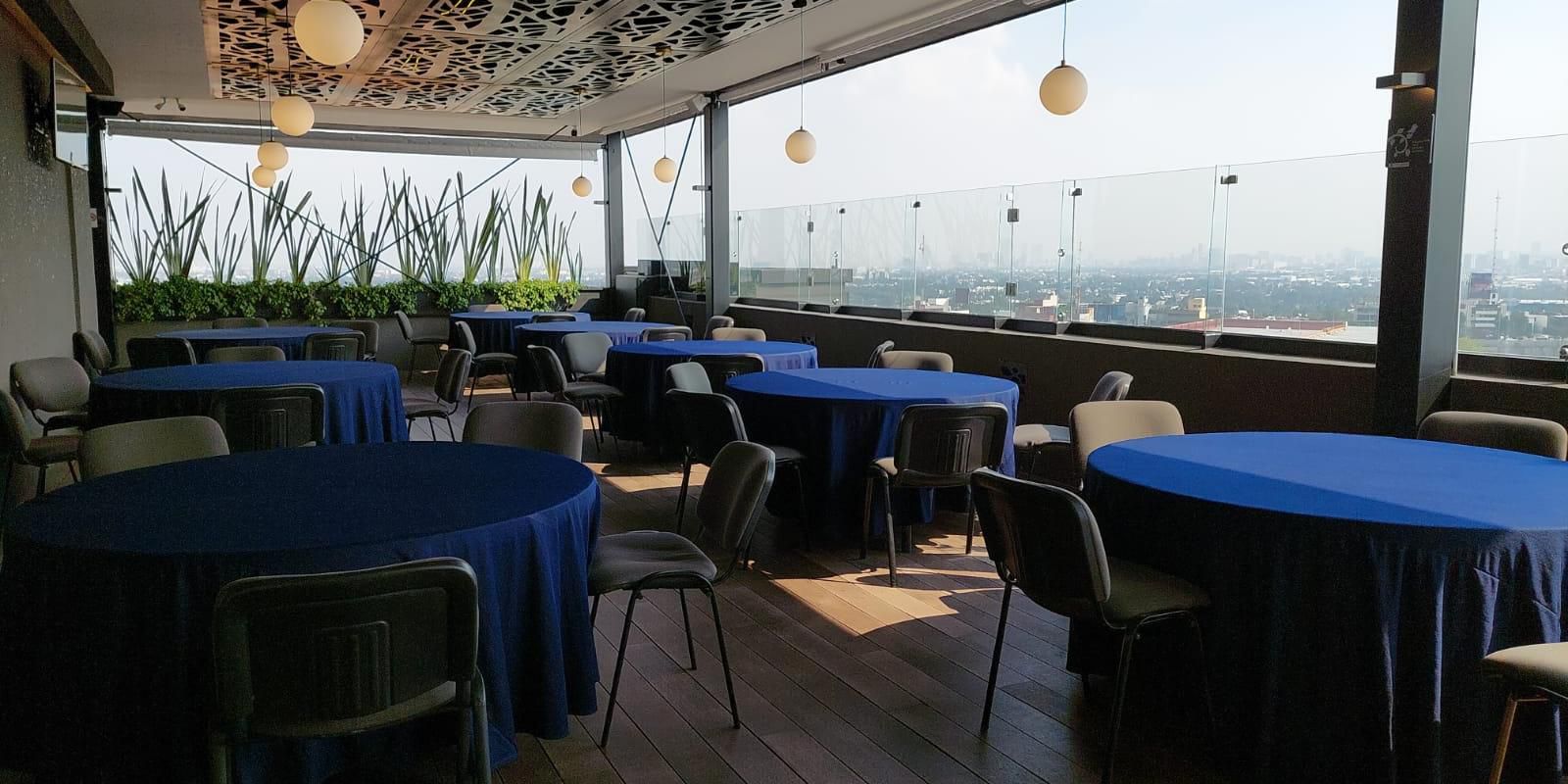 No olvides disfrutar de nuestra hermosa vista en nuestra terraza restaurante