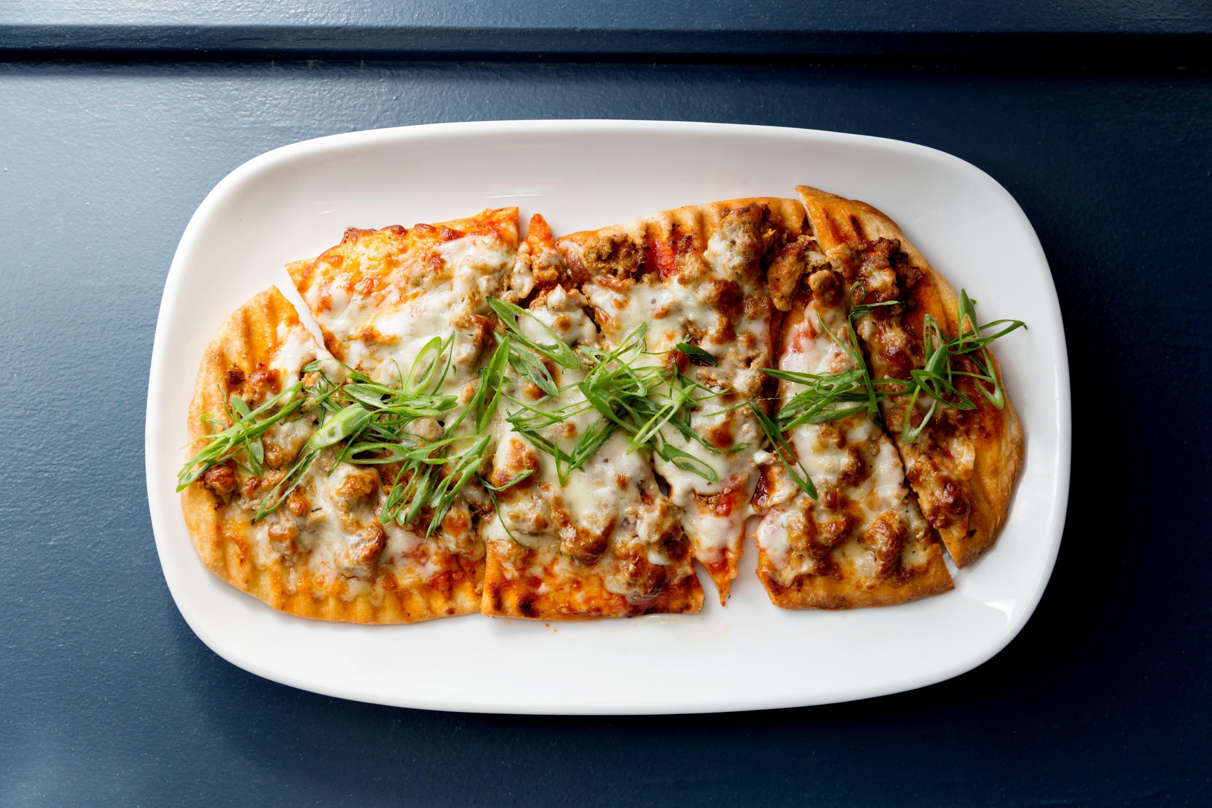 There are several dining options available within walking distance of 70 Park Avenue Hotel.