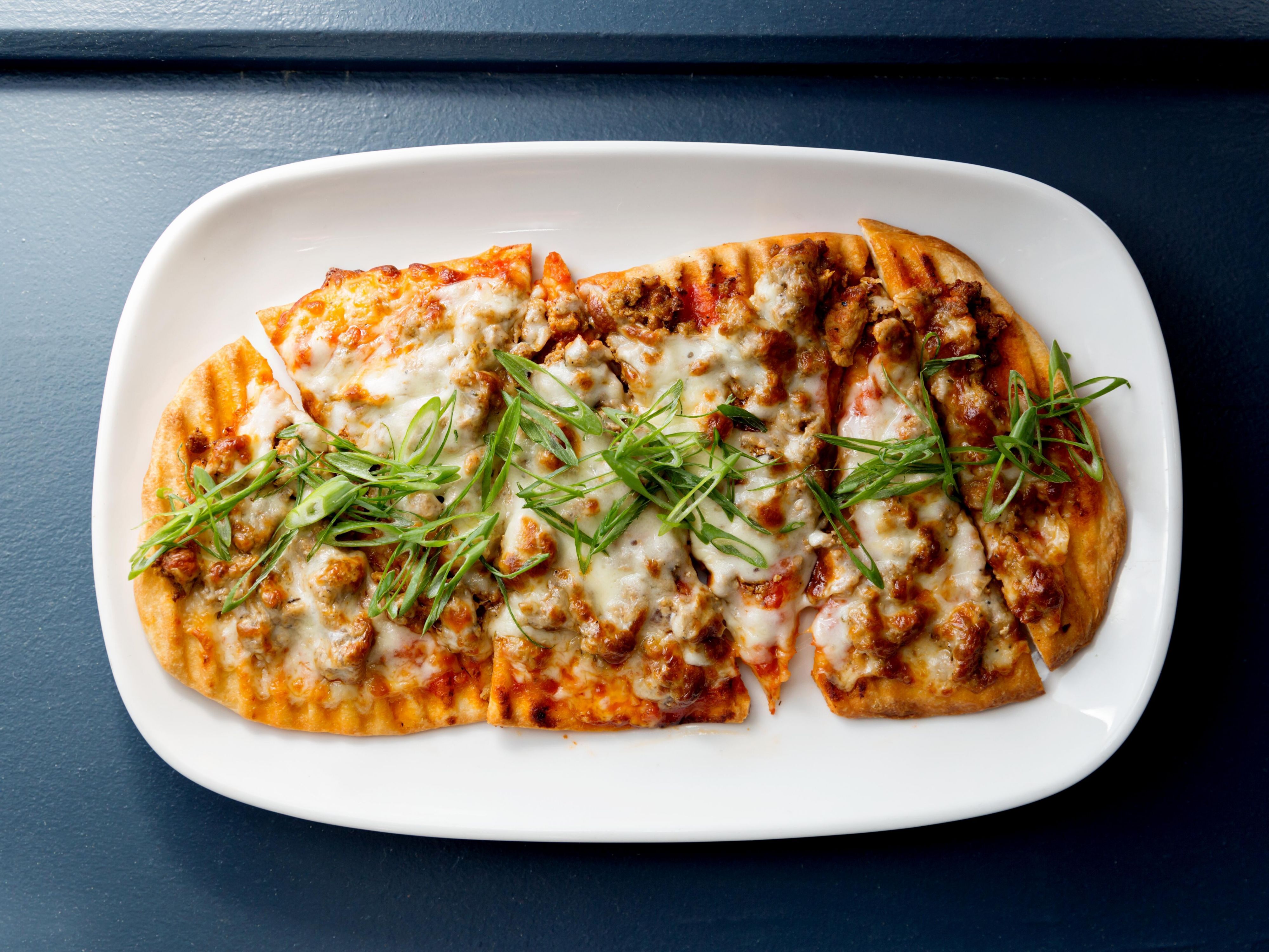 There are several dining options available within walking distance of 70 Park Avenue Hotel.