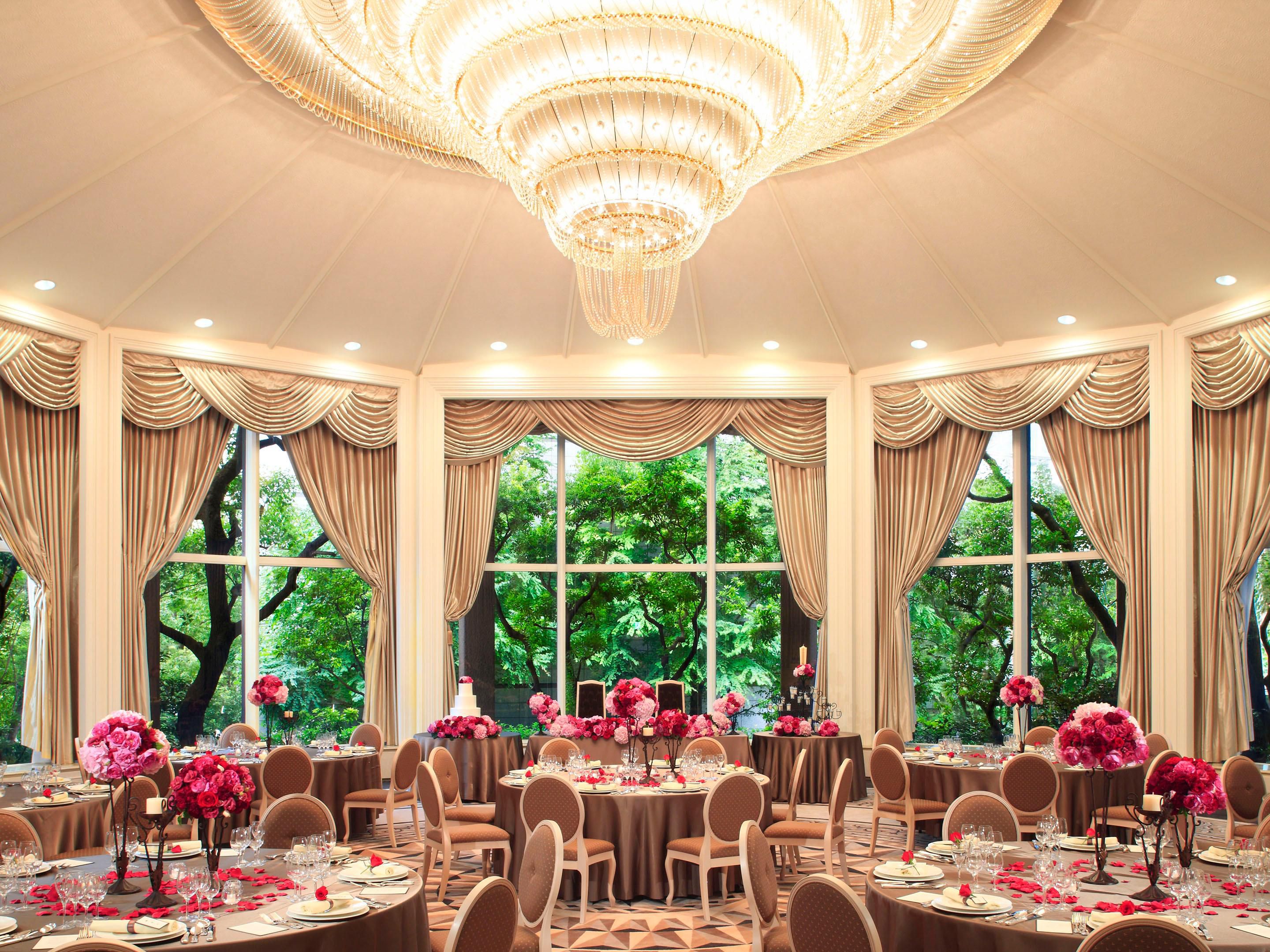 Medium Banquet Hall "Diamond Room" - Round Table Style