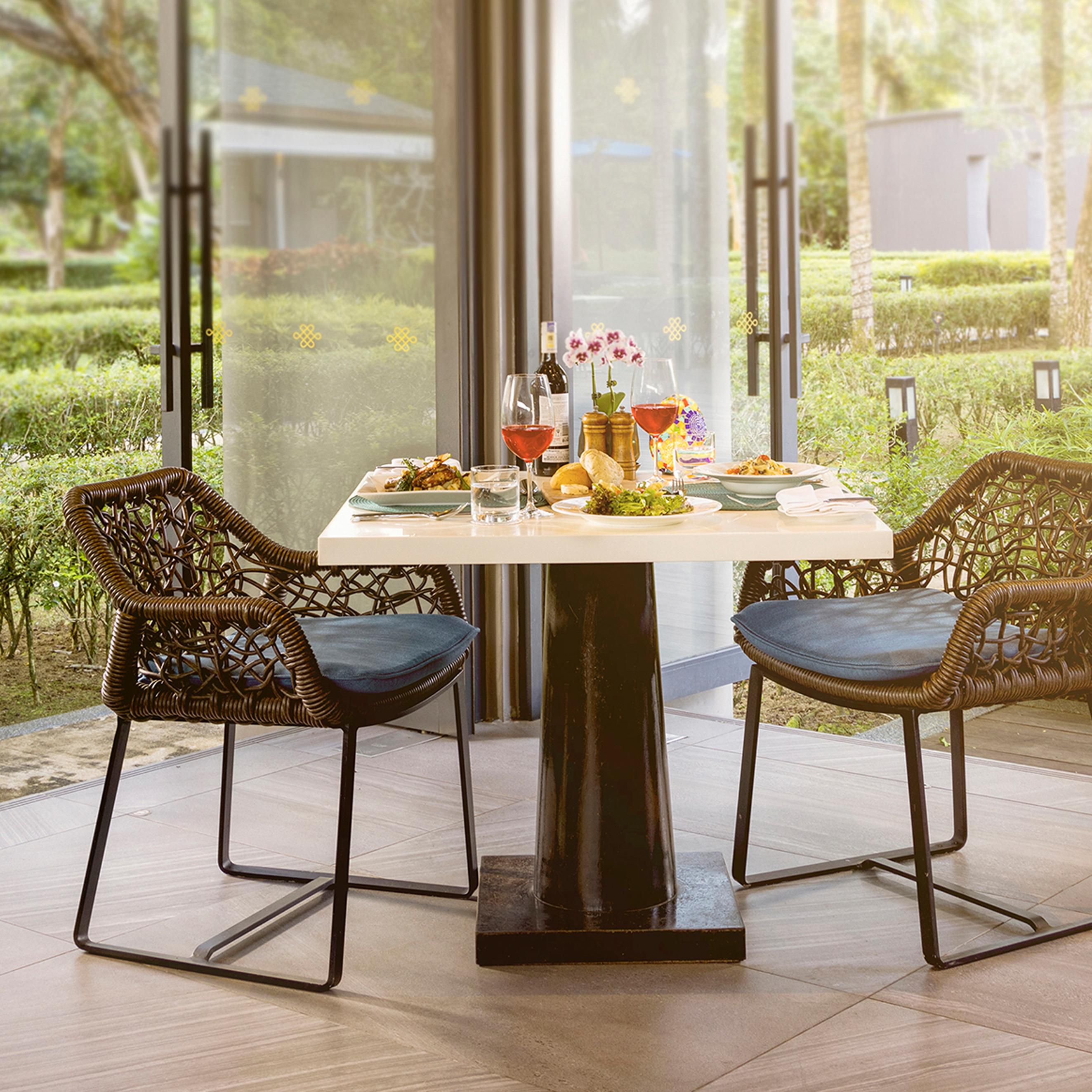 Estate Dining
