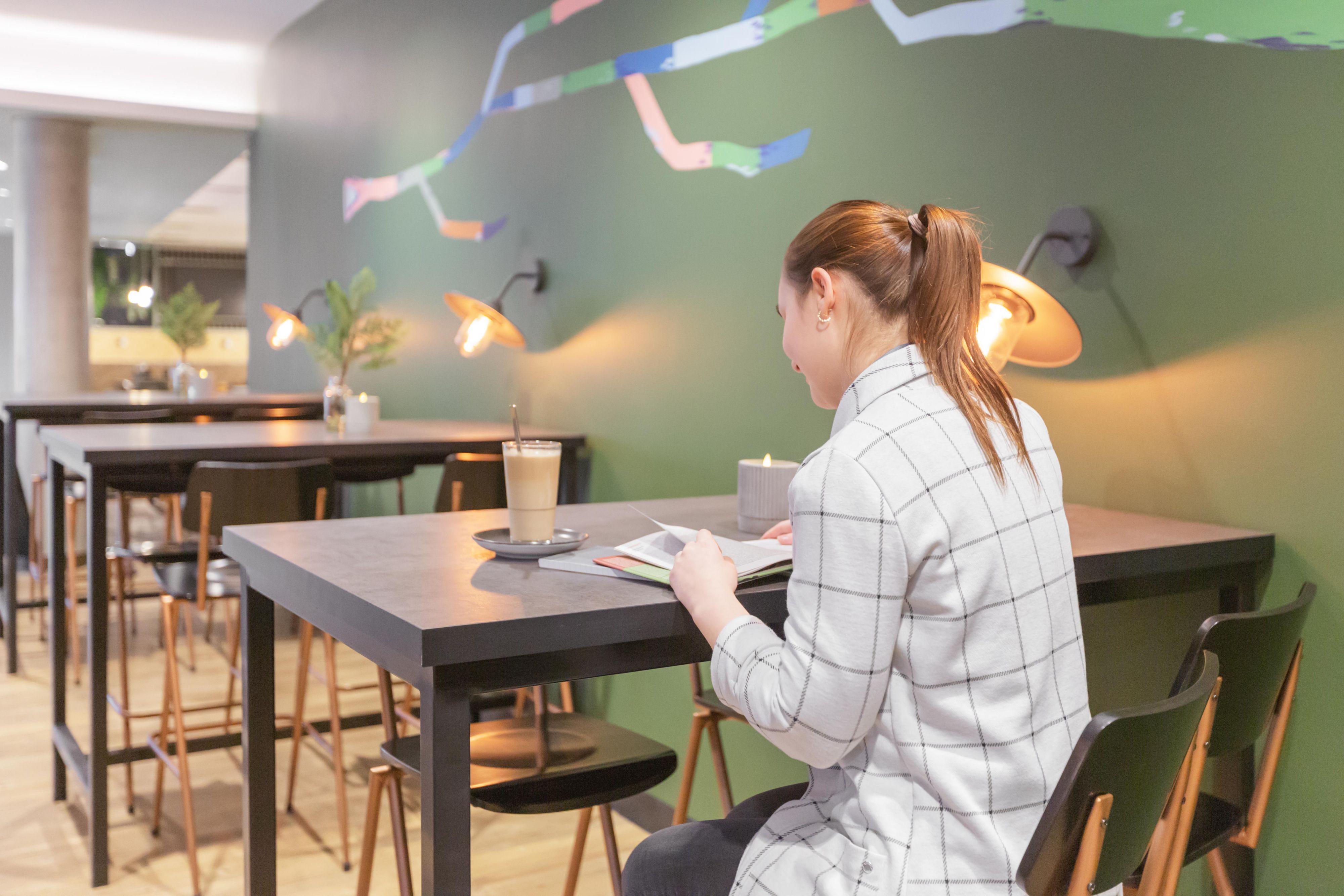 Whether you’re working or unwinding, our Living Lobby is the perfect spot. With plenty of outlets, free high-speed WiFi, and cozy seating areas, it’s designed for both productivity and relaxation. A space that caters to the needs of business travelers and tourists alike.