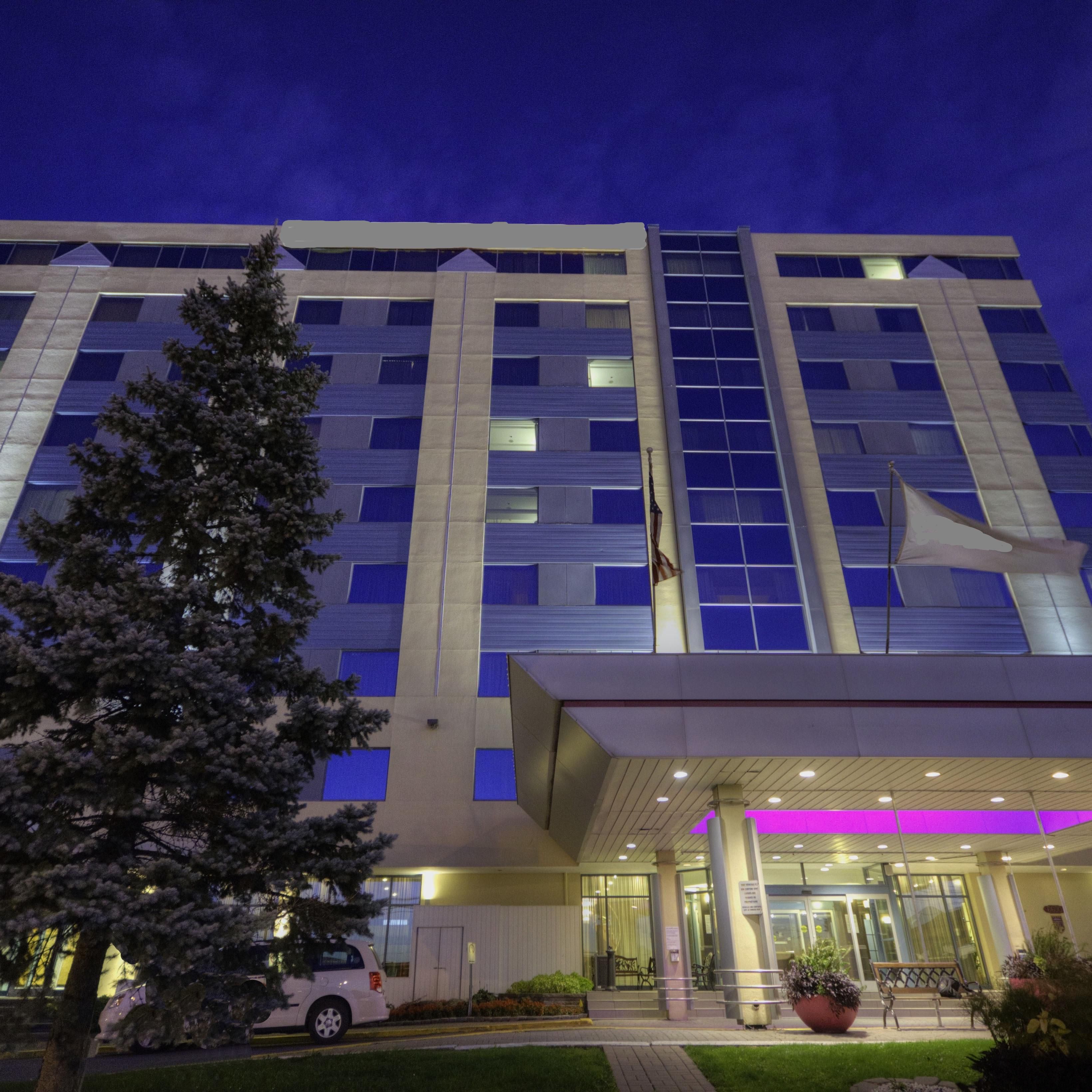 مرحبًا بكم في مطار أرمون بلازا بمونتريال