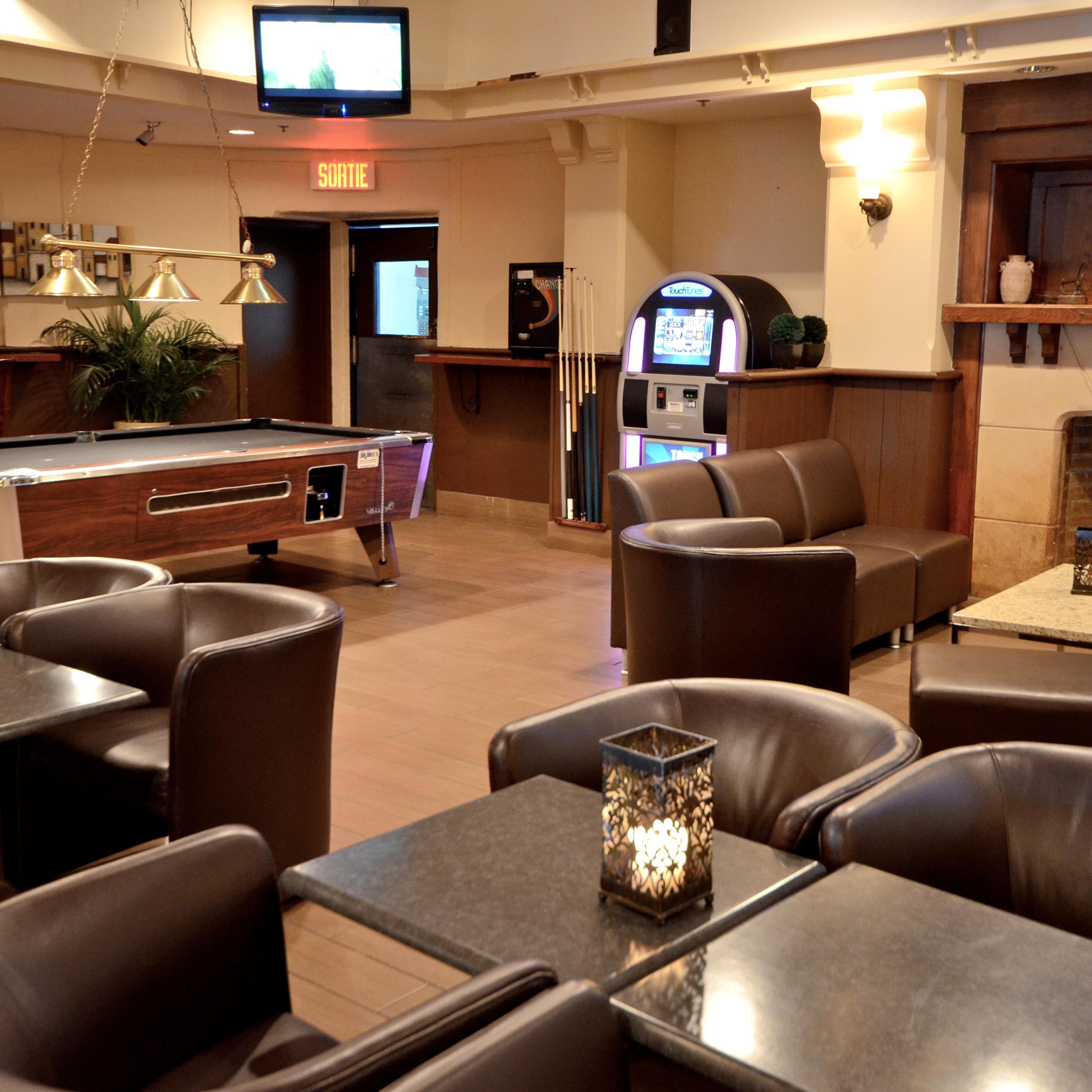 بار وصالة استراحة