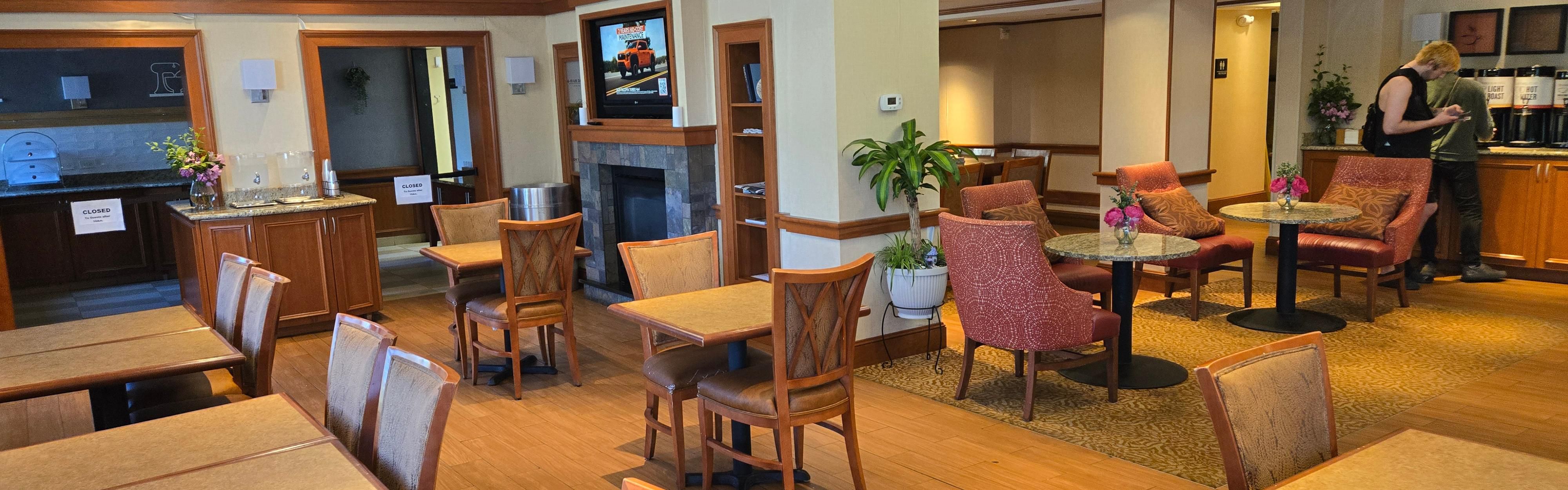 A dining area to enjoy your breakfast in the Long Creek Hotel.