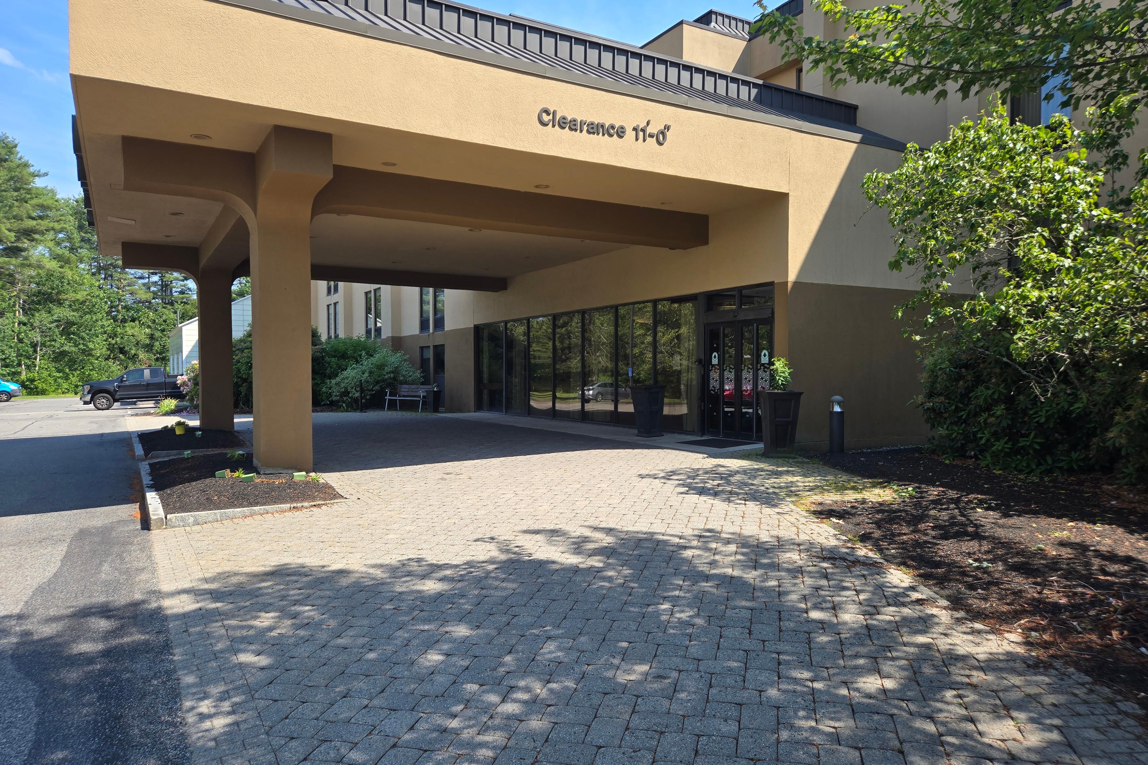 Take advantage of our complimentary shuttle service to Portland International Jetport (PWM), less than 2 miles away. This convenient shuttle helps guests save time and avoid transportation hassles, making airport travel smooth and stress-free.