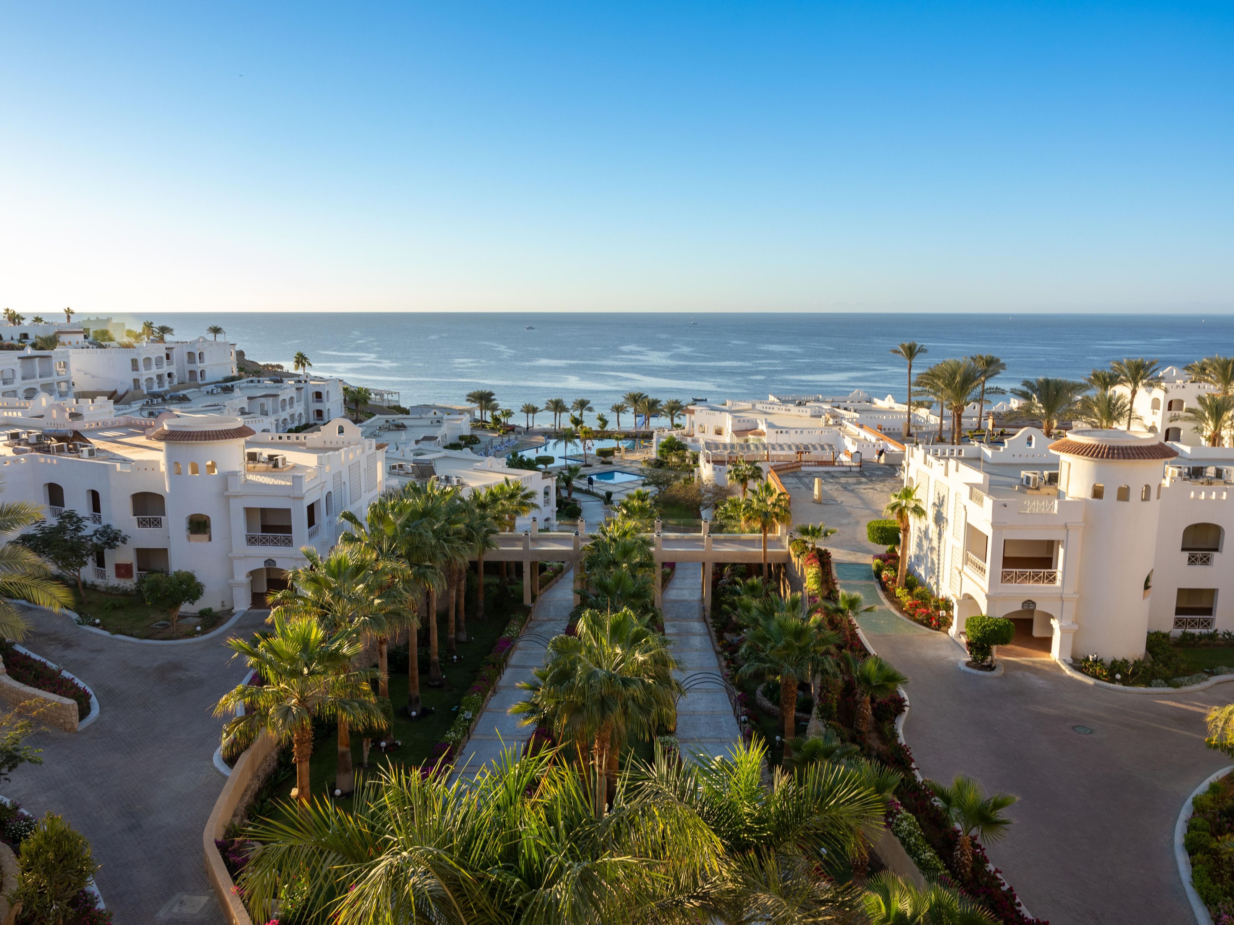 Continental Plaza Beach Resort boasts a prime location in Sharm El Sheikh, offering easy access to local attractions. Explore the vibrant Naama Bay, the stunning Ras Mohamed National Park, or enjoy shopping and dining at nearby markets. With breathtaking views of the Red Sea, the resort is perfectly situated for both adventure and relaxation.