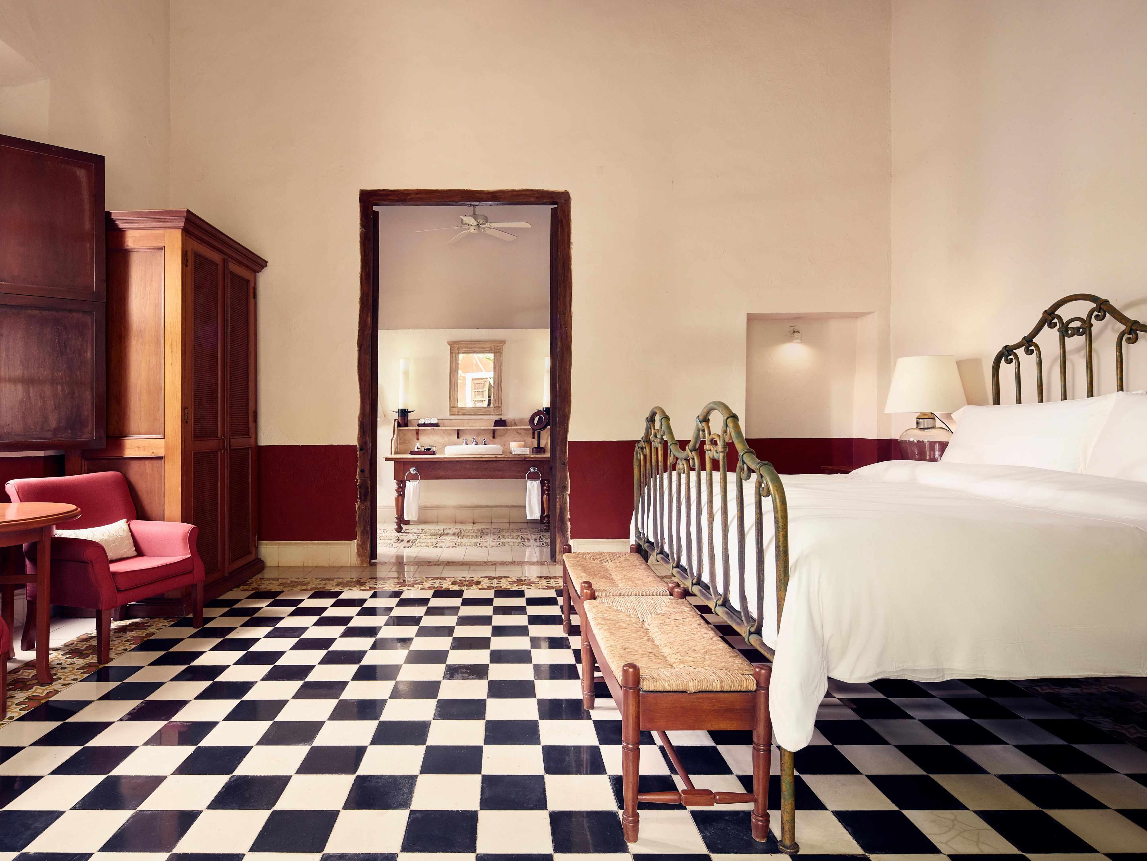 Temozon - King Guest Bathroom