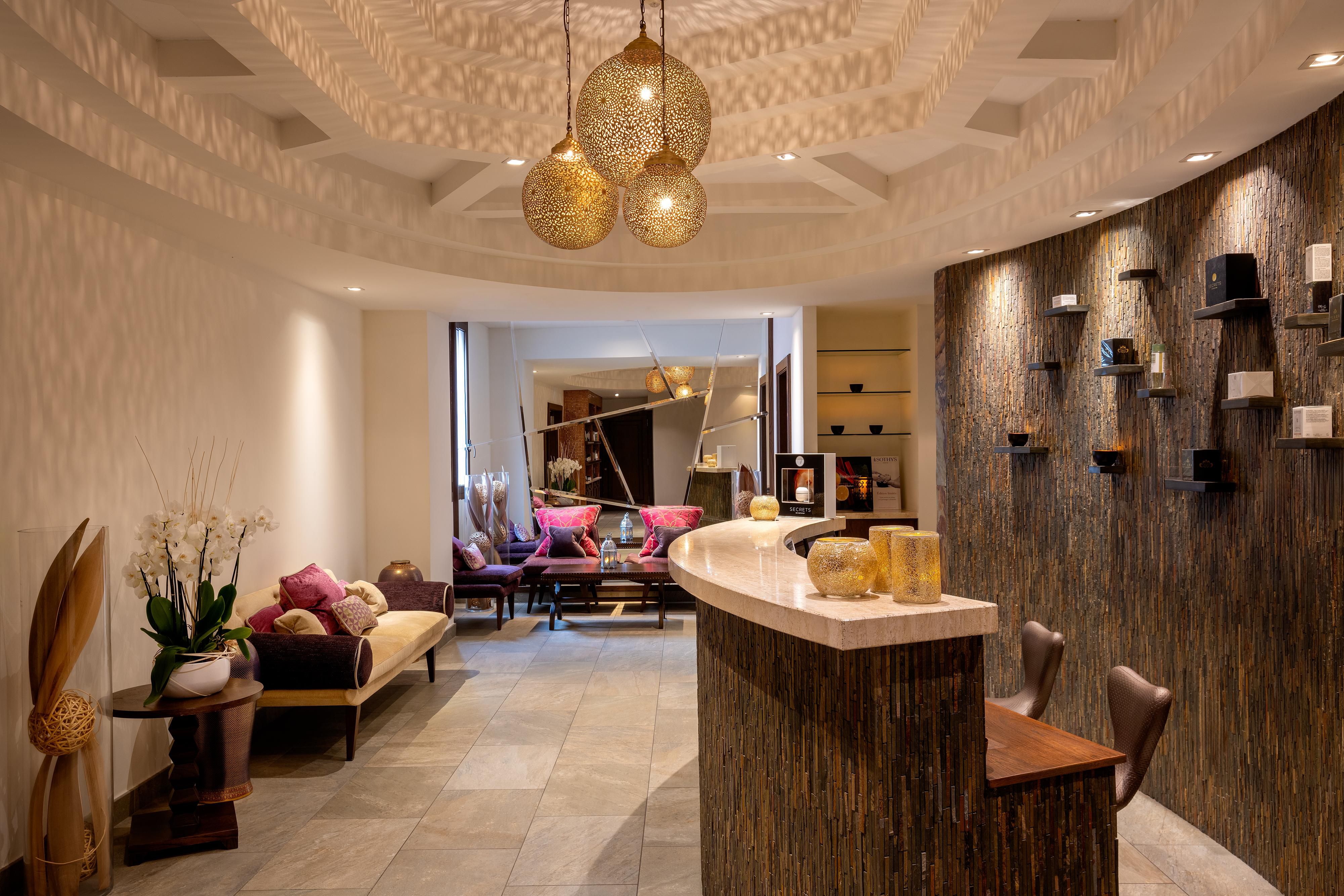 Our expert therapists are delighted to offer personalized treatments using premium Sothys products, tailored to your needs. You can also unwind further with a soothing sauna session, extending this moment of pure relaxation.