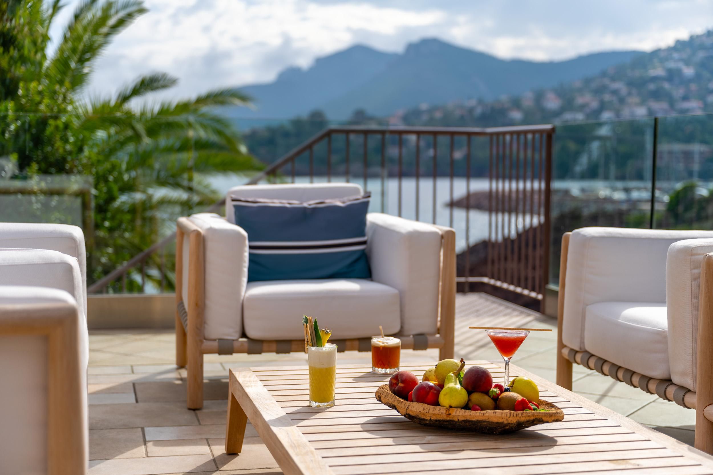 Our Villa is perfect for those seeking unique moments with friends or family. Combining the charm of a private residence with luxury hotel services, it offers two levels of modern design and stunning sea views for a truly unique experience.