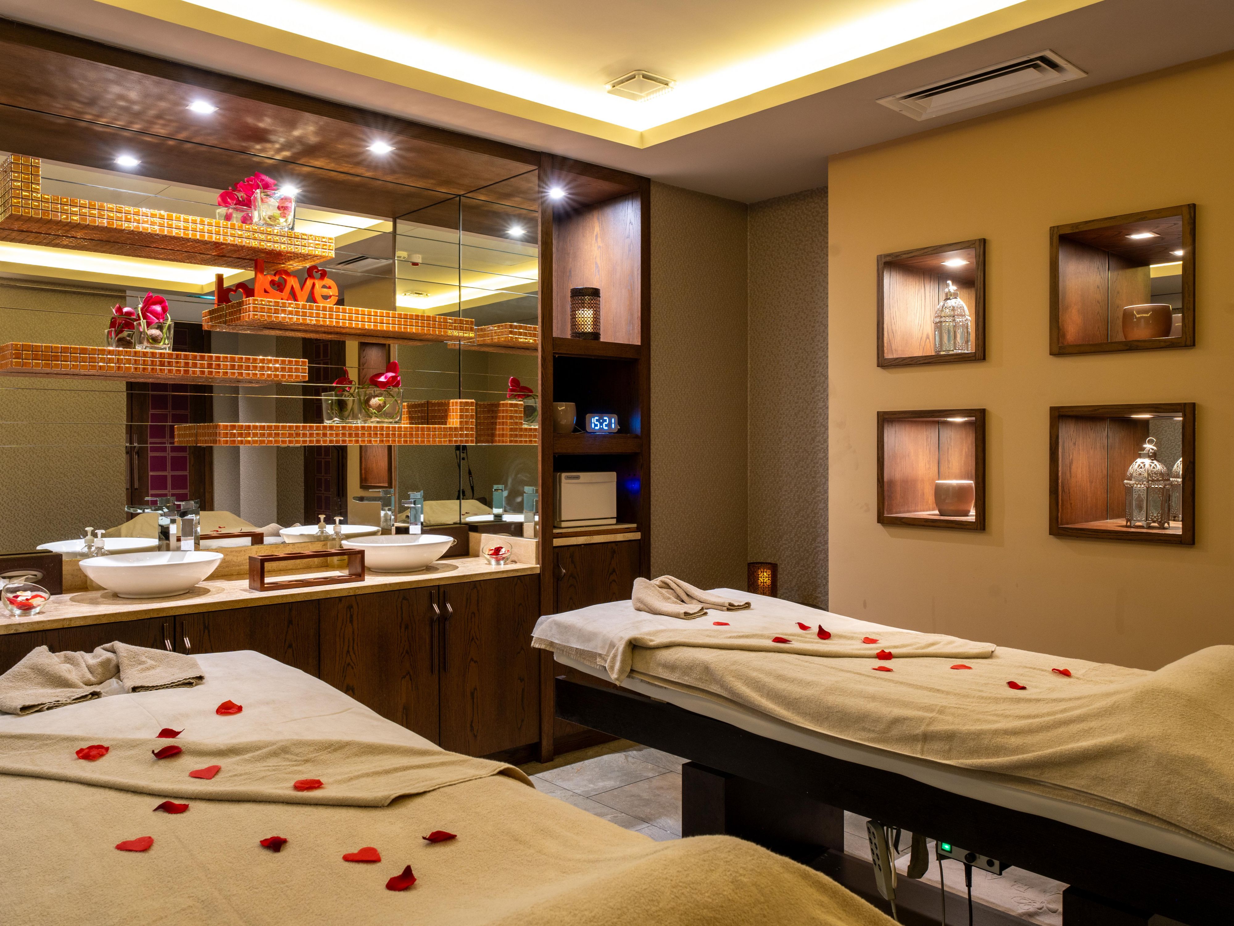 Our expert therapists are delighted to offer personalized treatments, tailored to your needs. You can also unwind further with a soothing sauna session, extending this moment of pure relaxation.