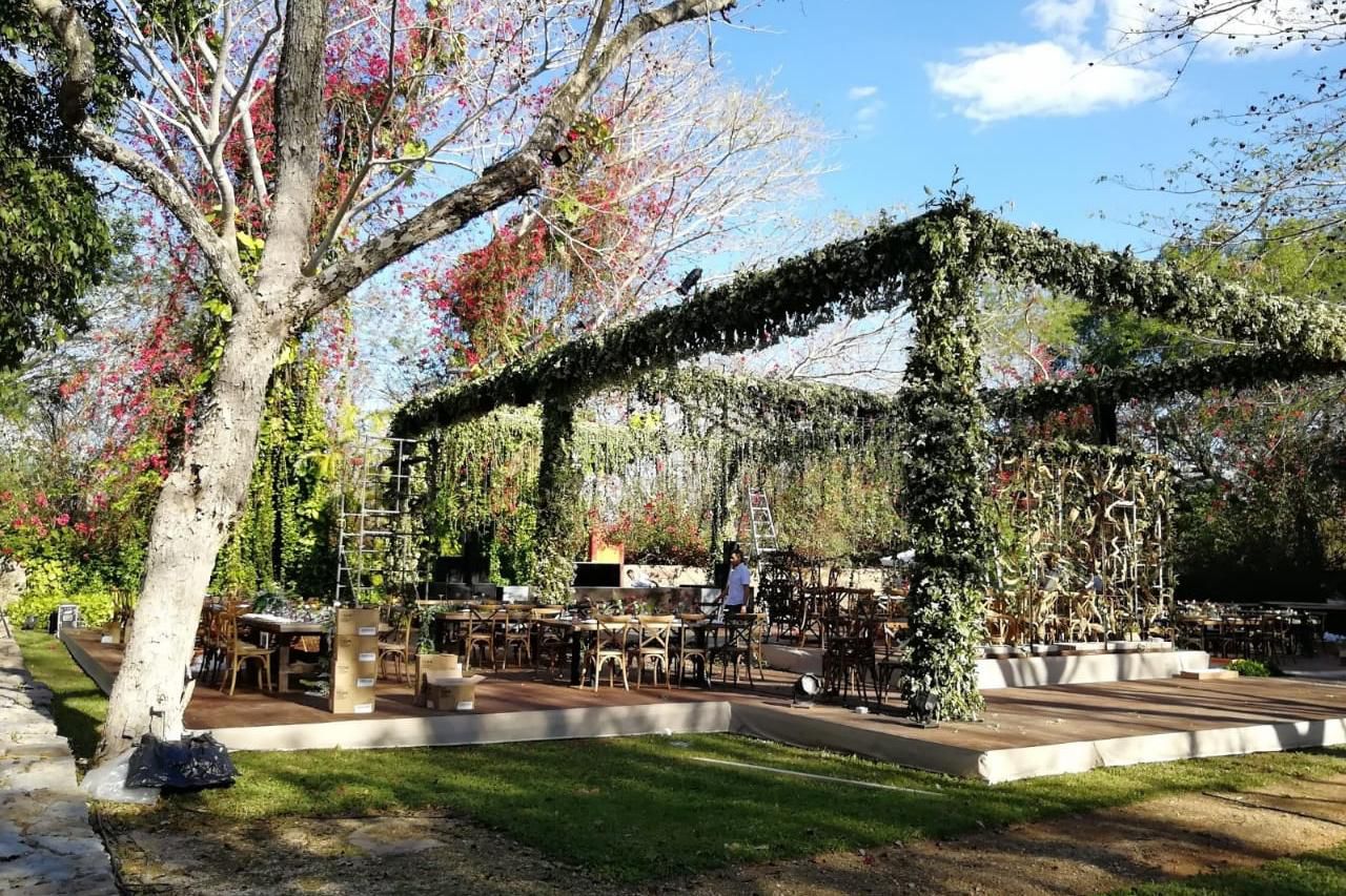 Hacienda San Jose provides an enchanting and romantic location for a wedding, surrounded by beautiful gardens, traditional architecture, and a rich history.  A destination wedding in hacienda San Jose offers several unique benefits which makes it the ideal location for exchanging vows.