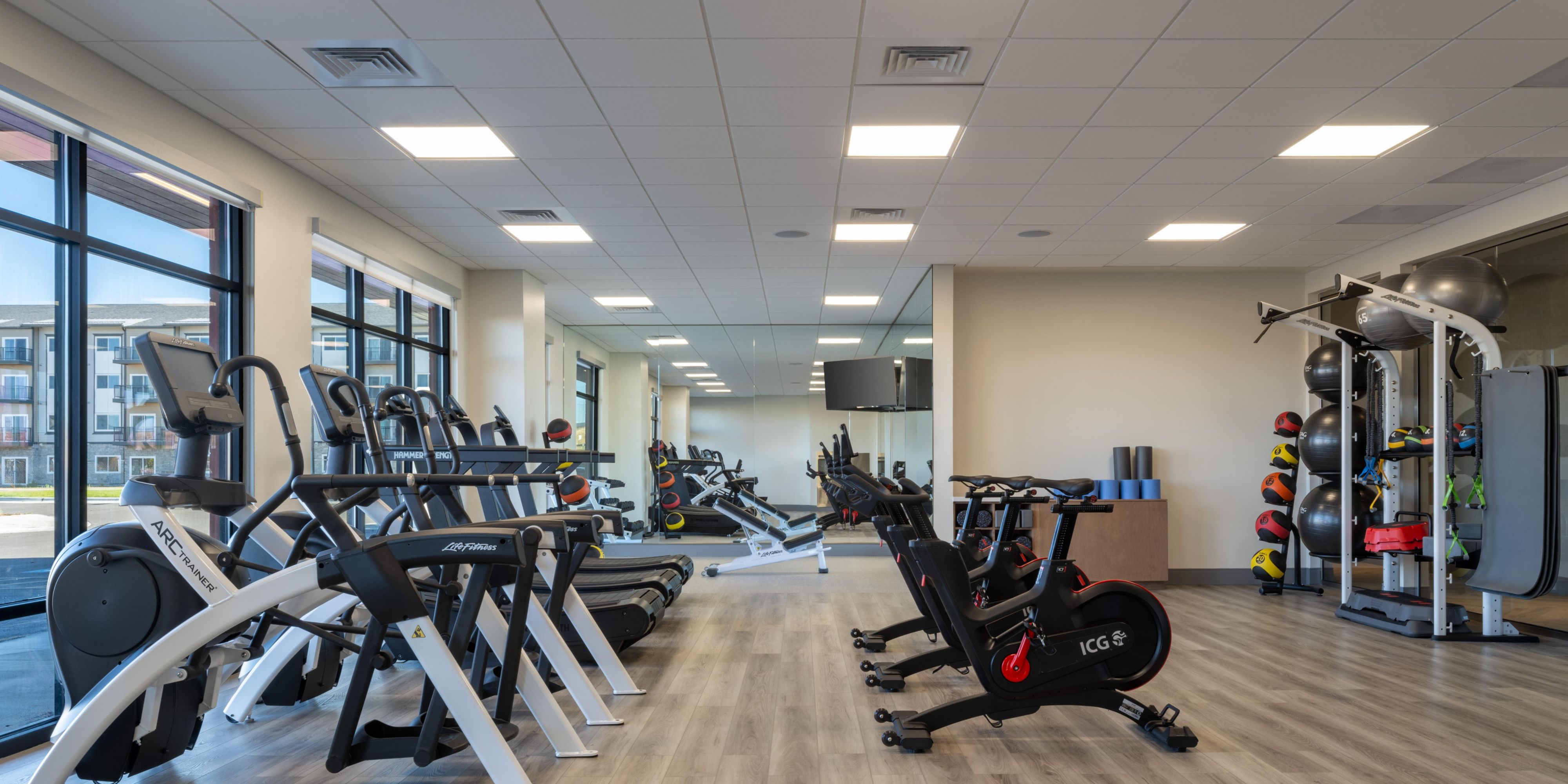 Nikmati Pusat Kebugaran kami yang lengkap.