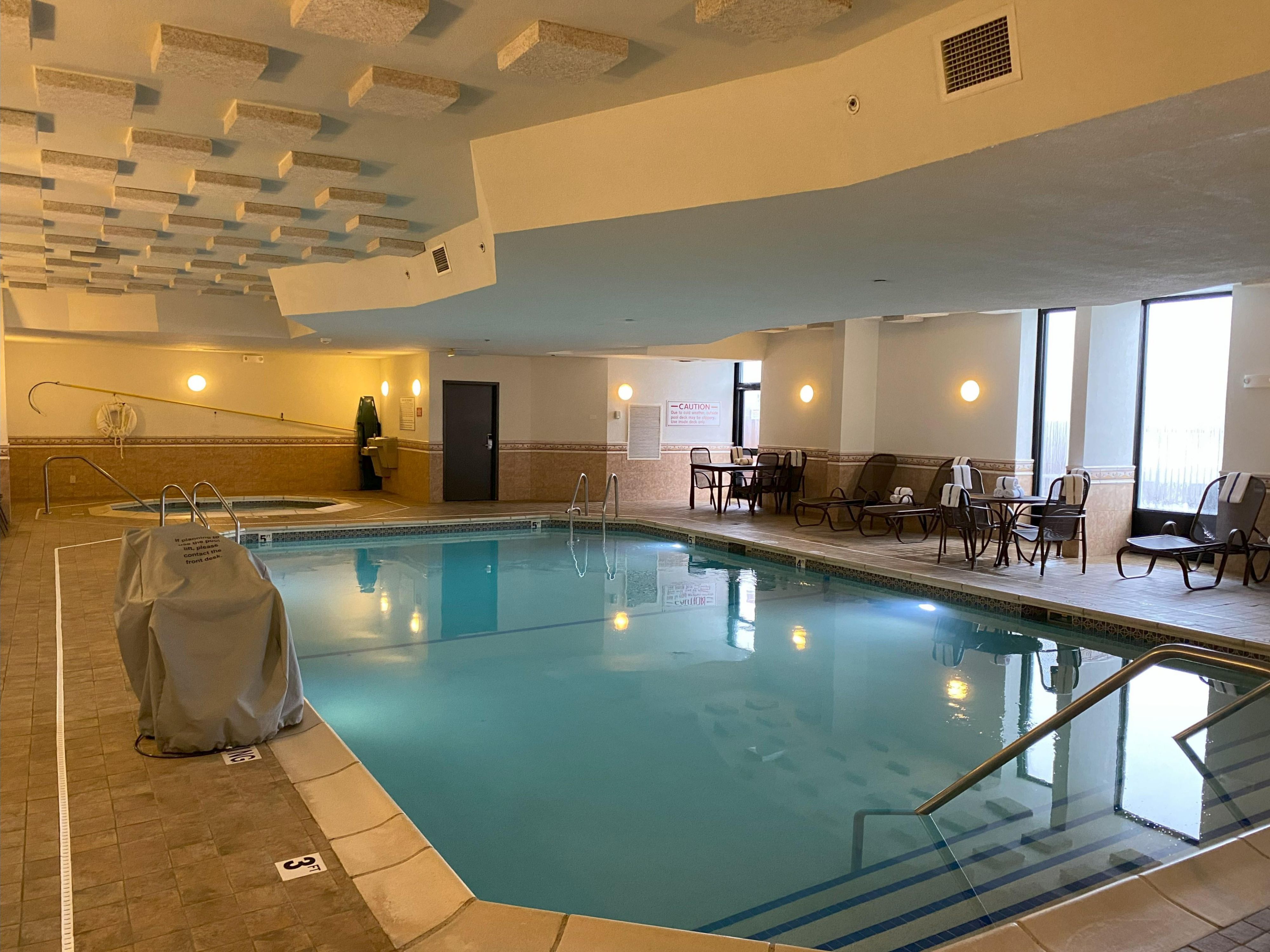 Dive into Troy’s style scene with shopping at Somerset Mall and the buzzing Big Beaver automotive district. Explore Downtown Birmingham’s vibrant cafes and unique boutiques or unwind amid the artful beauty of Cranbrook’s gardens. Family adventures await at Detroit Zoo, all just minutes from your inspired home base in Troy.