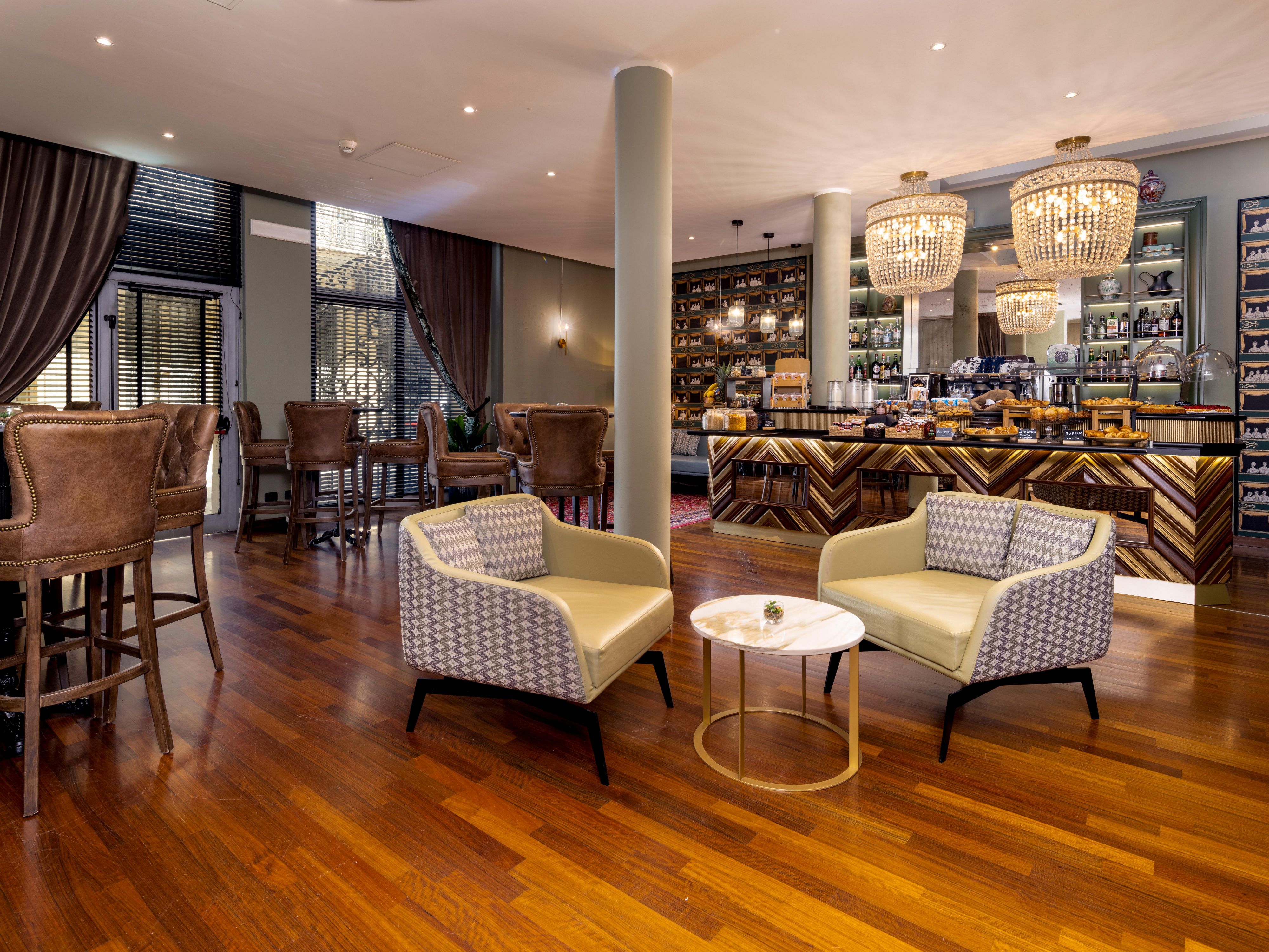 Bar and Lounge