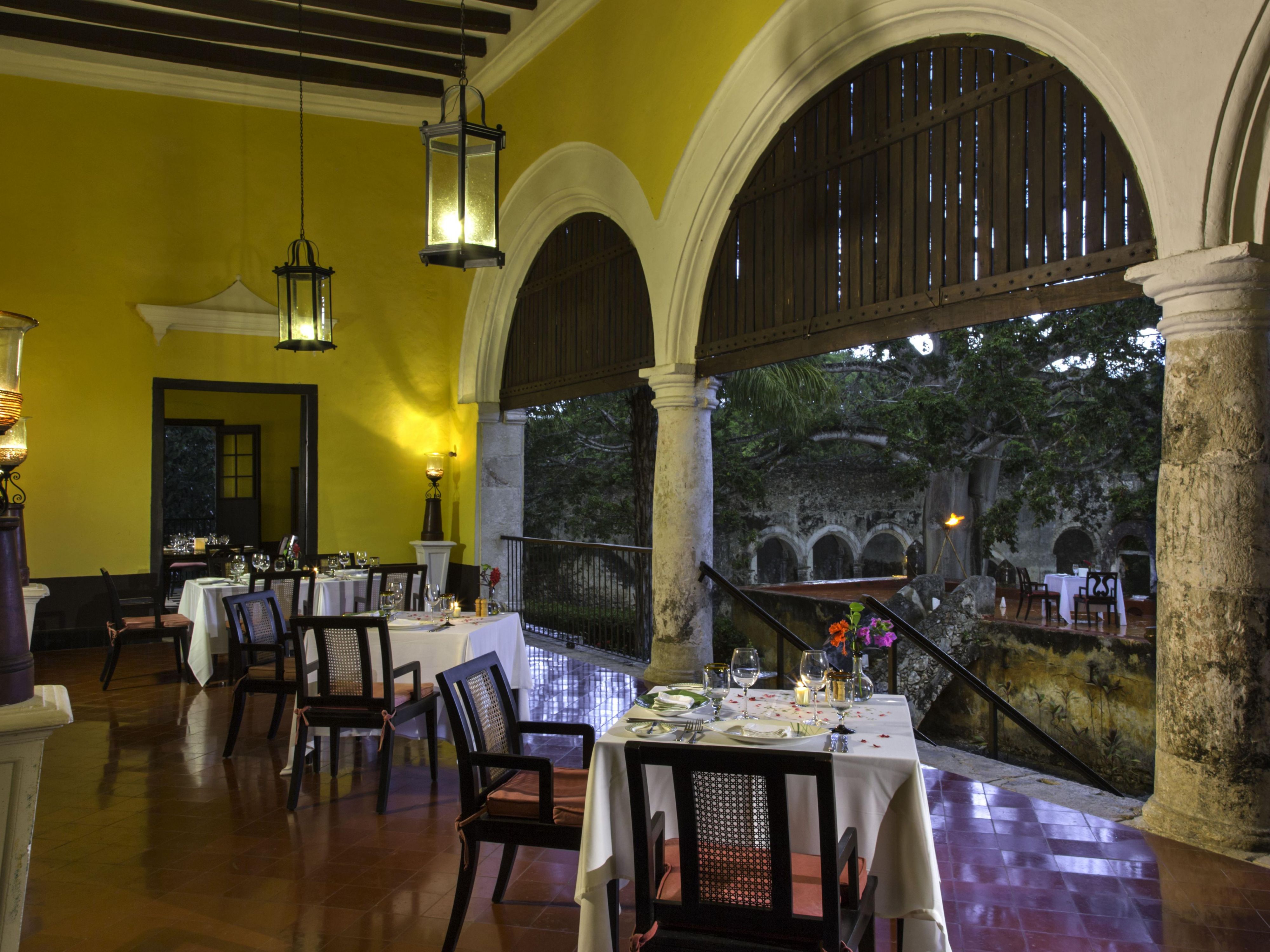 Overlooking the breathtaking main gardens and the old sisal factory ruins, located in the old main buildings, the restaurant offers traditional regional cuisine, providing a chance to savor the regional cuisine. Including Pan de Cason, handmade tortillas, local fruits, and traditional desserts.