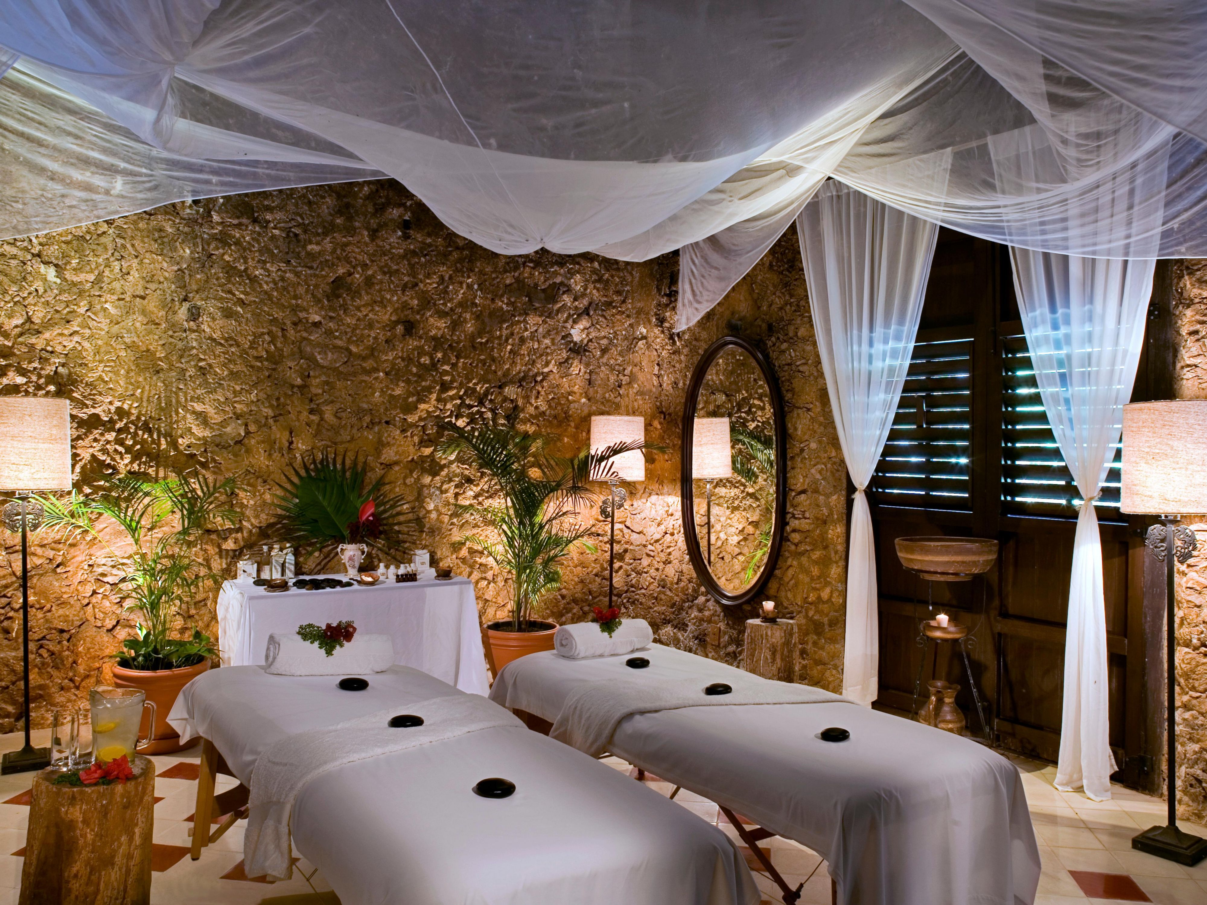 At the Spa we offer a truly unique and rejuvenating experience that combines the healing power of massage with the natural beauty of the surroundings of our Spas and the wisdom of millenary techniques. Our therapists incorporate millenary techniques into the massage, drawing from ancient healing traditions.