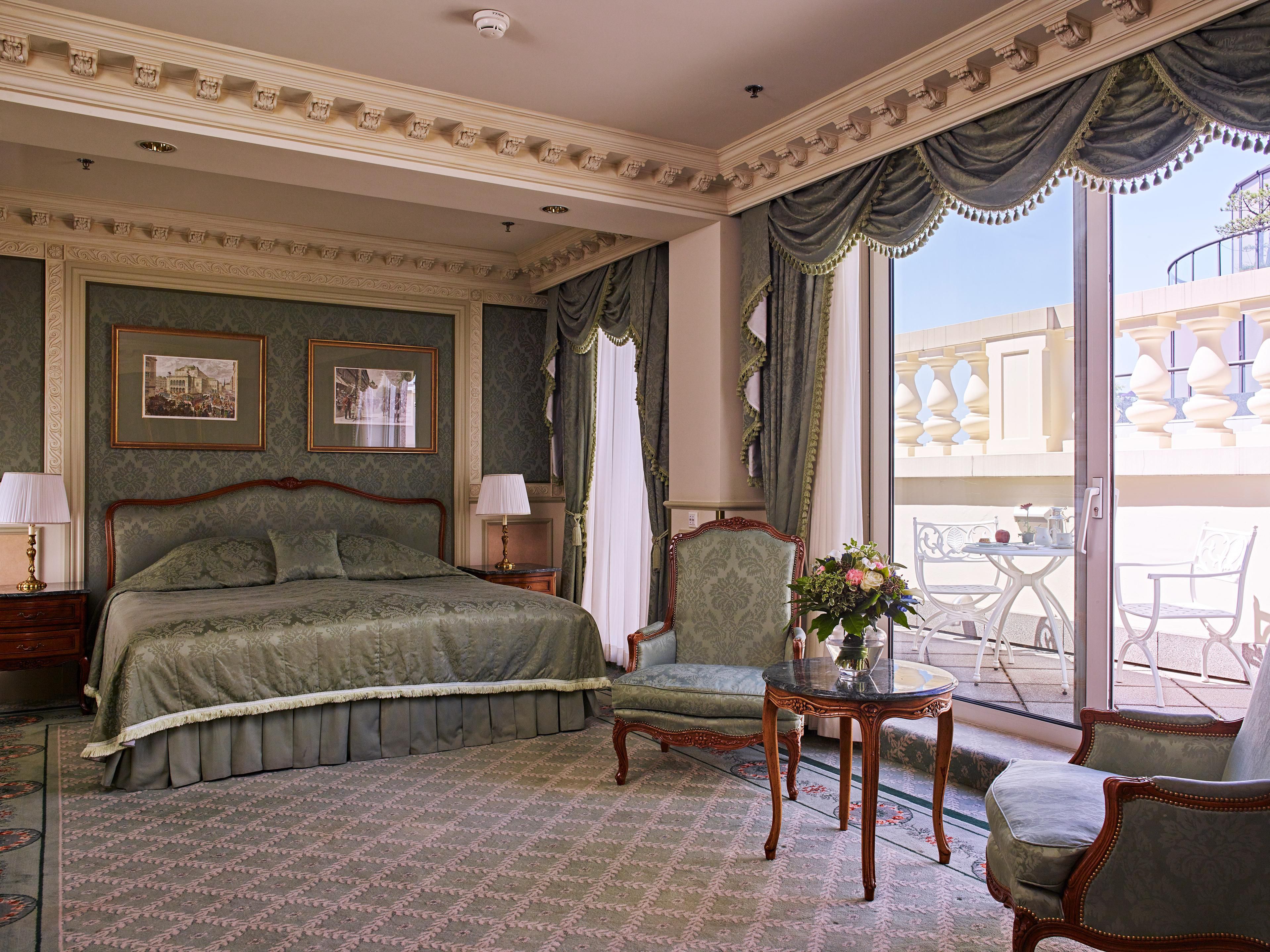 A top-floor Grand Guestroom with a furnished terrace in Vienna