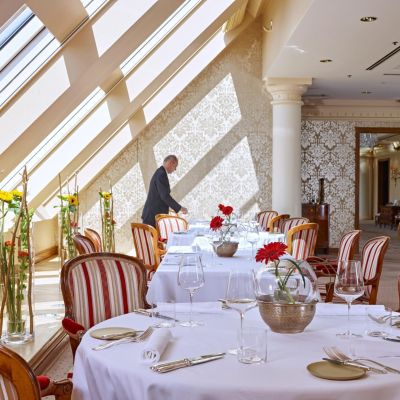 Live piano in our elegant 7th floor restaurant, Grand Hotel Wien