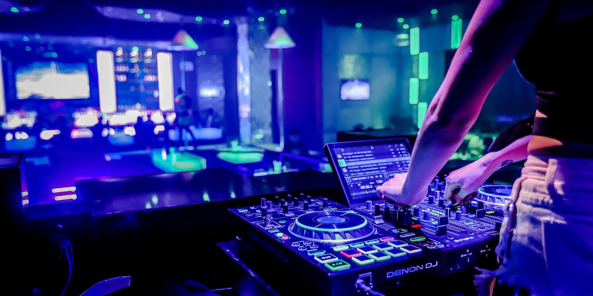 Come savour and enjoy our wide selection of local and imported beers, spirits and cocktails.

Planning a big night? Roxy Night Club is also available for a full buy-out for private events and parties. Our team can help organize entertainment, dancers, bands, and more.