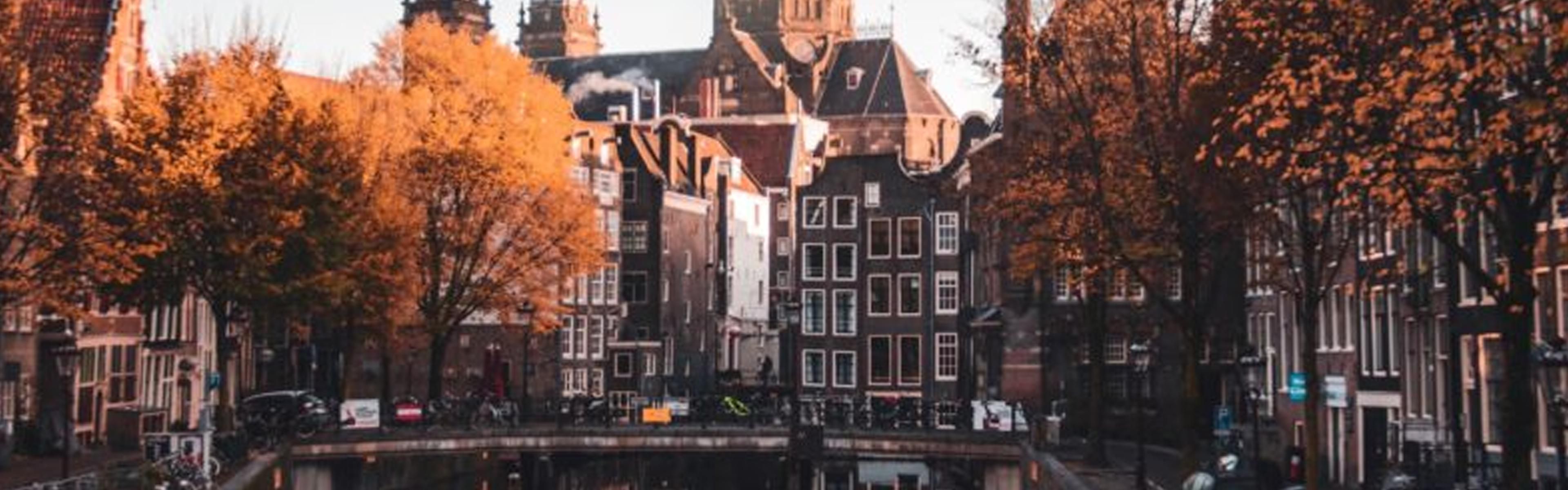 Ruby Emma Hotel Amsterdam | Grachten en historische skyline