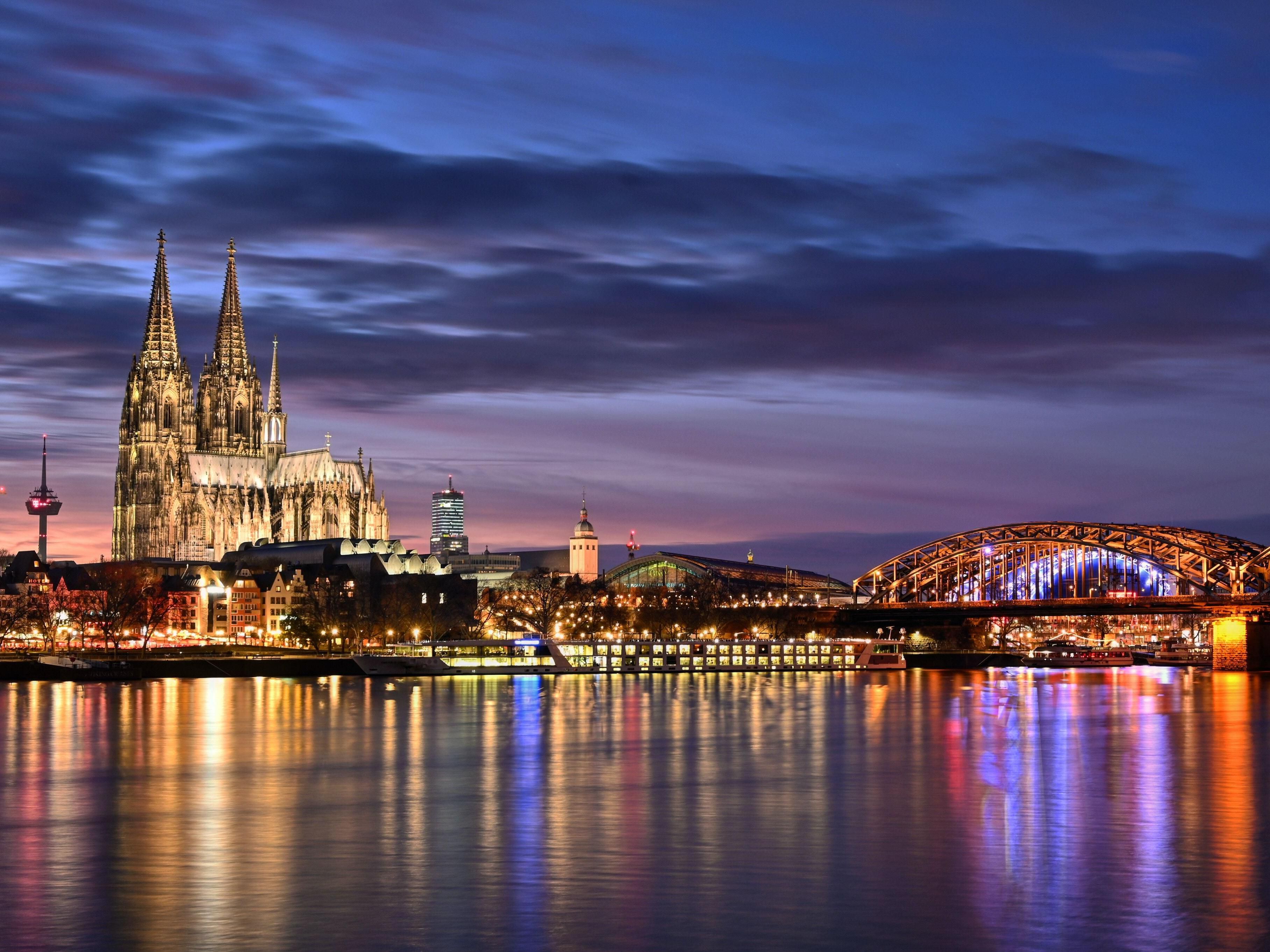Discover Cologne’s top spots from Ruby Ella: marvel at Cologne Cathedral, cruise the Rhine, explore the Old Town, taste at the Chocolate Museum, and stroll trendy Rheinauhafen. Soak in history, art, romance, and riverside charm –  all just steps from your stay.