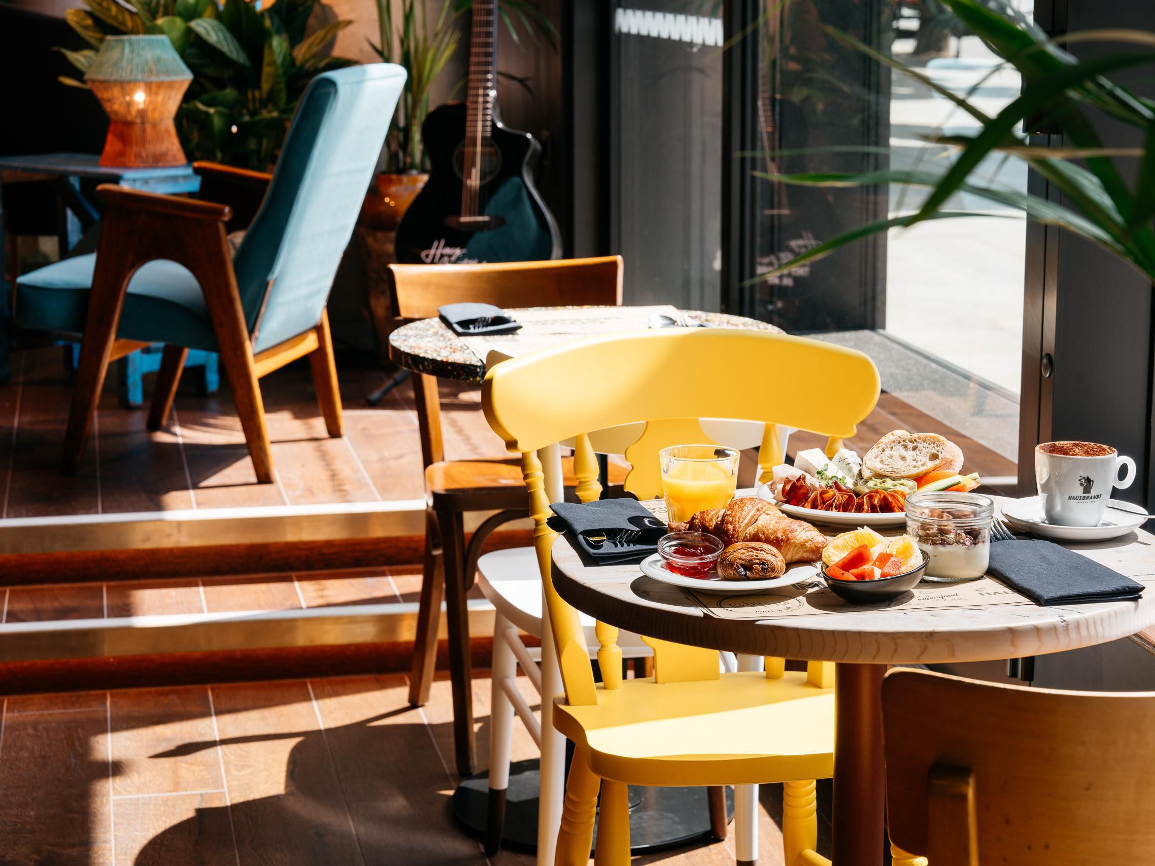 Ruby Zoe Hotel London | Frühstück & Bar