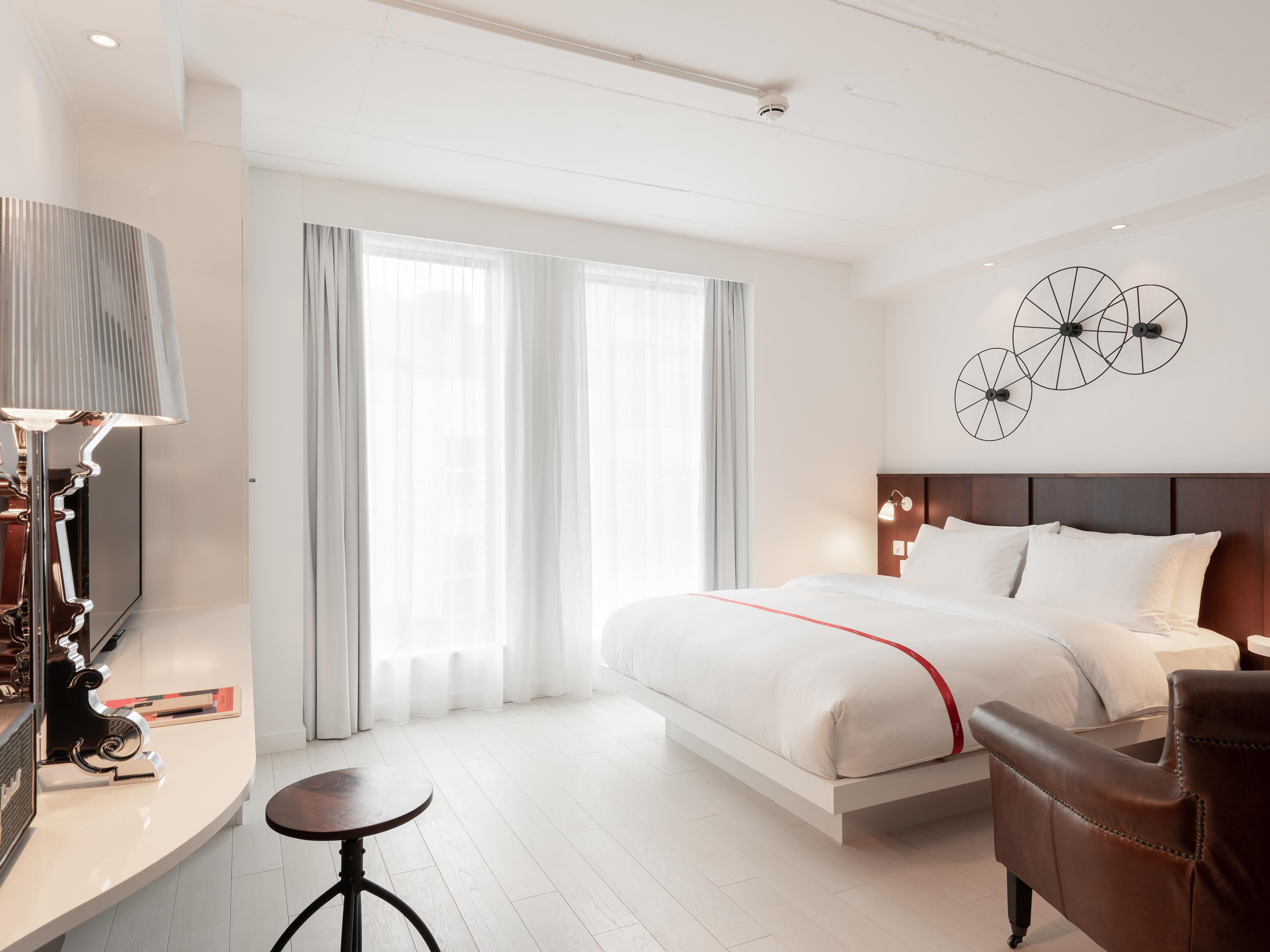 Every room at Ruby Lucy is a calming, sound-proofed retreat. Luxurious pocket-spring mattresses, oversize bedding, rainfall showers and aromatherapy Ruby Care products create an atmosphere shaped around relaxation and restorative sleep. Soft lighting and thoughtful design details complete the experience.