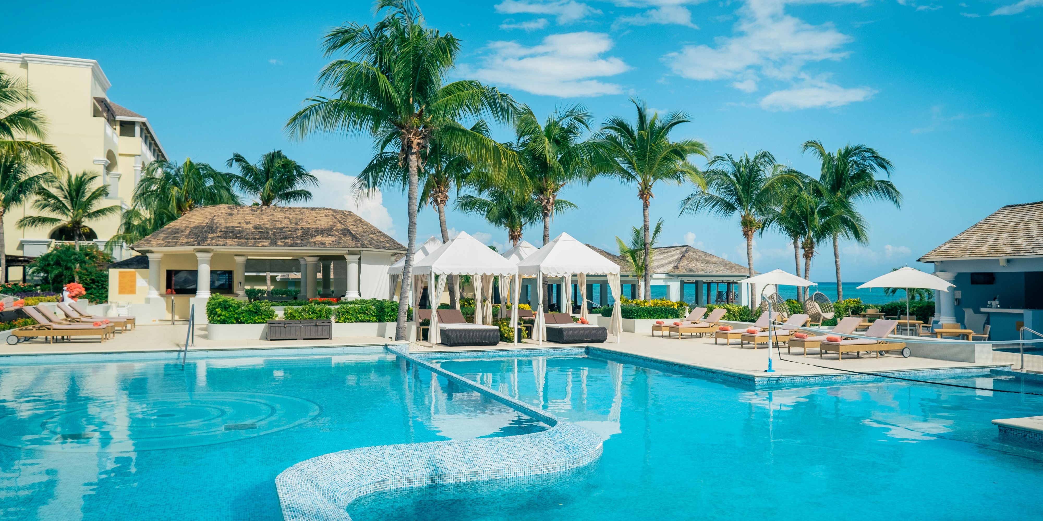Lounge by the infinity pool, sip cocktails at the swim-up bar, or bask on Montego Bay’s beaches. Enjoy activities like snorkeling, paddleboarding, yoga, live entertainment, and tennis. Visit the Dressel Divers dive center for outings, equipment rentals, or PADI courses. Every moment is crafted for unforgettable island experiences.