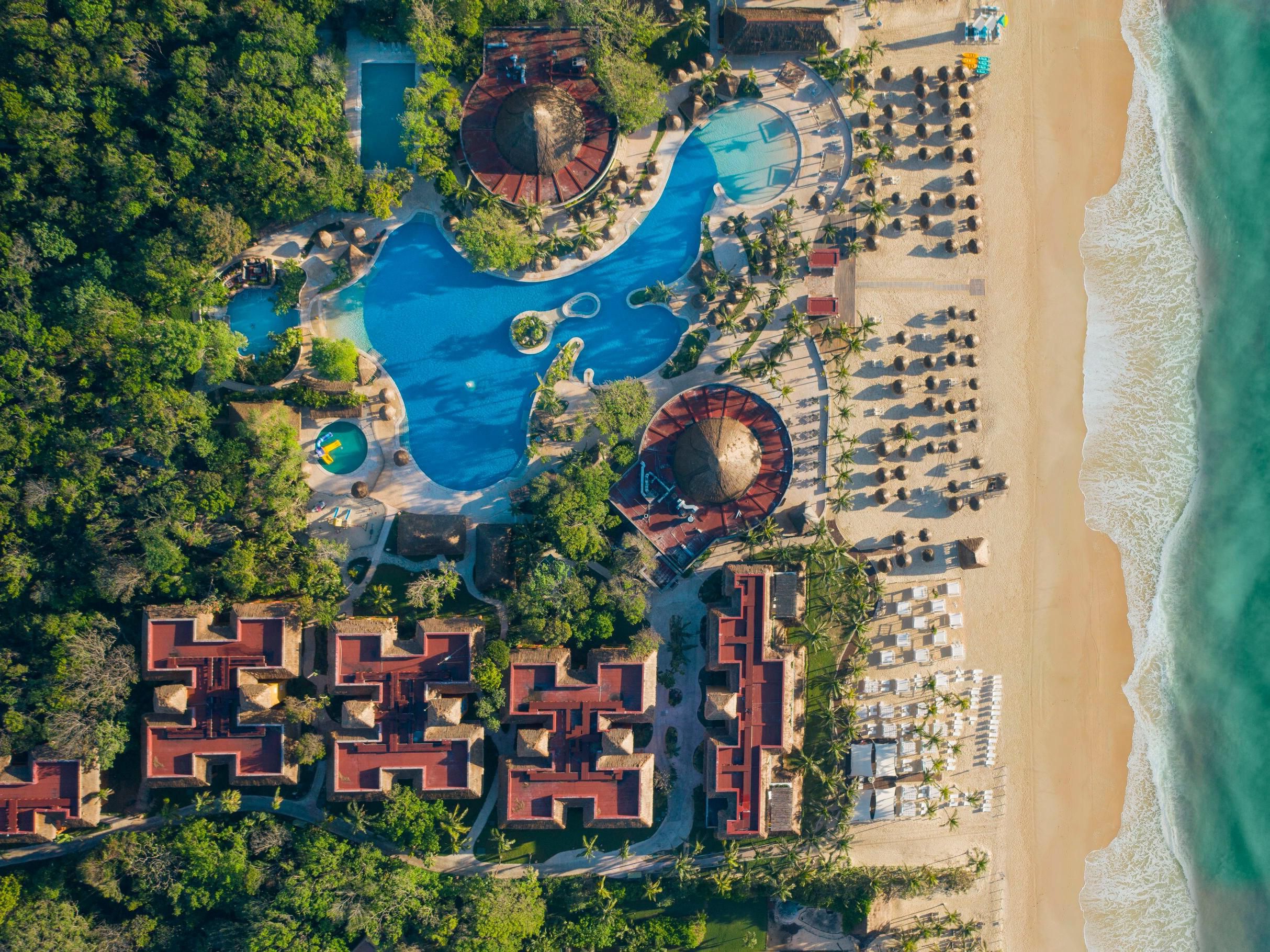Escape to Iberostar for a sustainable vacation that harmoniously blends luxury with eco-consciousness. Immerse yourself in the natural beauty of our surroundings while enjoying guilt-free indulgence, knowing that we prioritize sustainability at every turn.