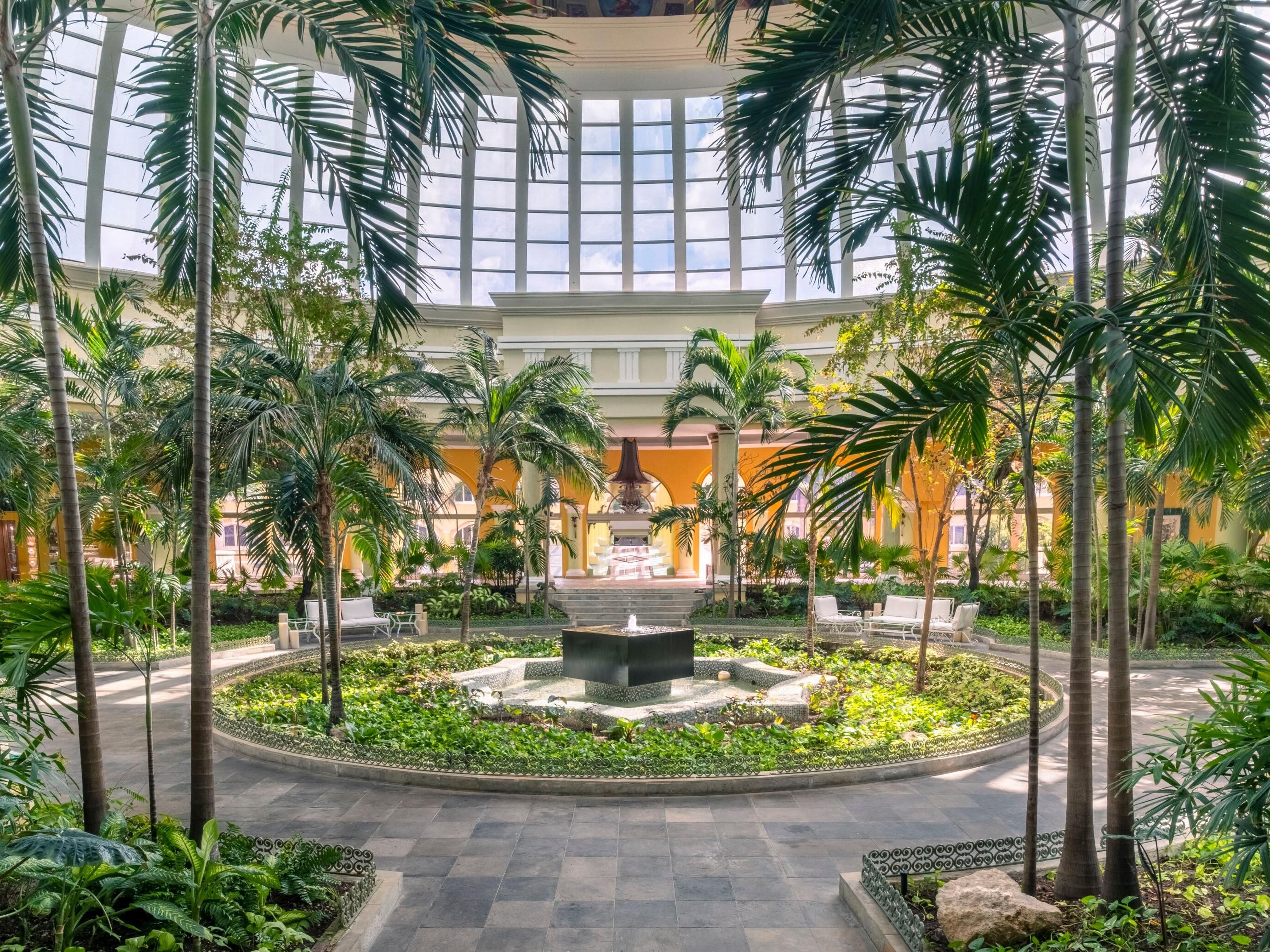 Lobby lounge