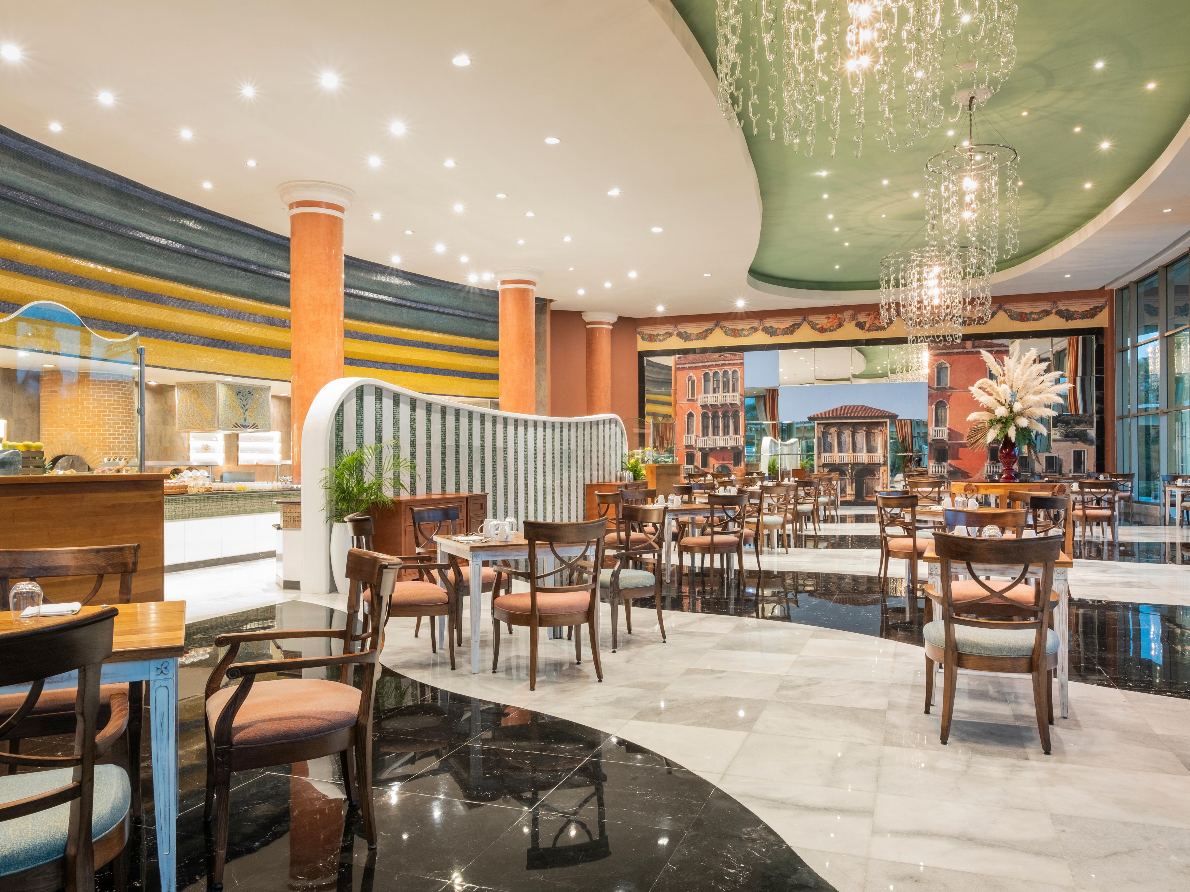 At JOIA Paraíso by Iberostar, your palate embarks on a global journey. Savor gourmet French cuisine at L’Atelier, indulge in Italian classics at Venecia, or experience Nikkei fusion at Haiku. The Bella Vista buffet offers ever-changing international flavors, ensuring a fresh dining experience daily.