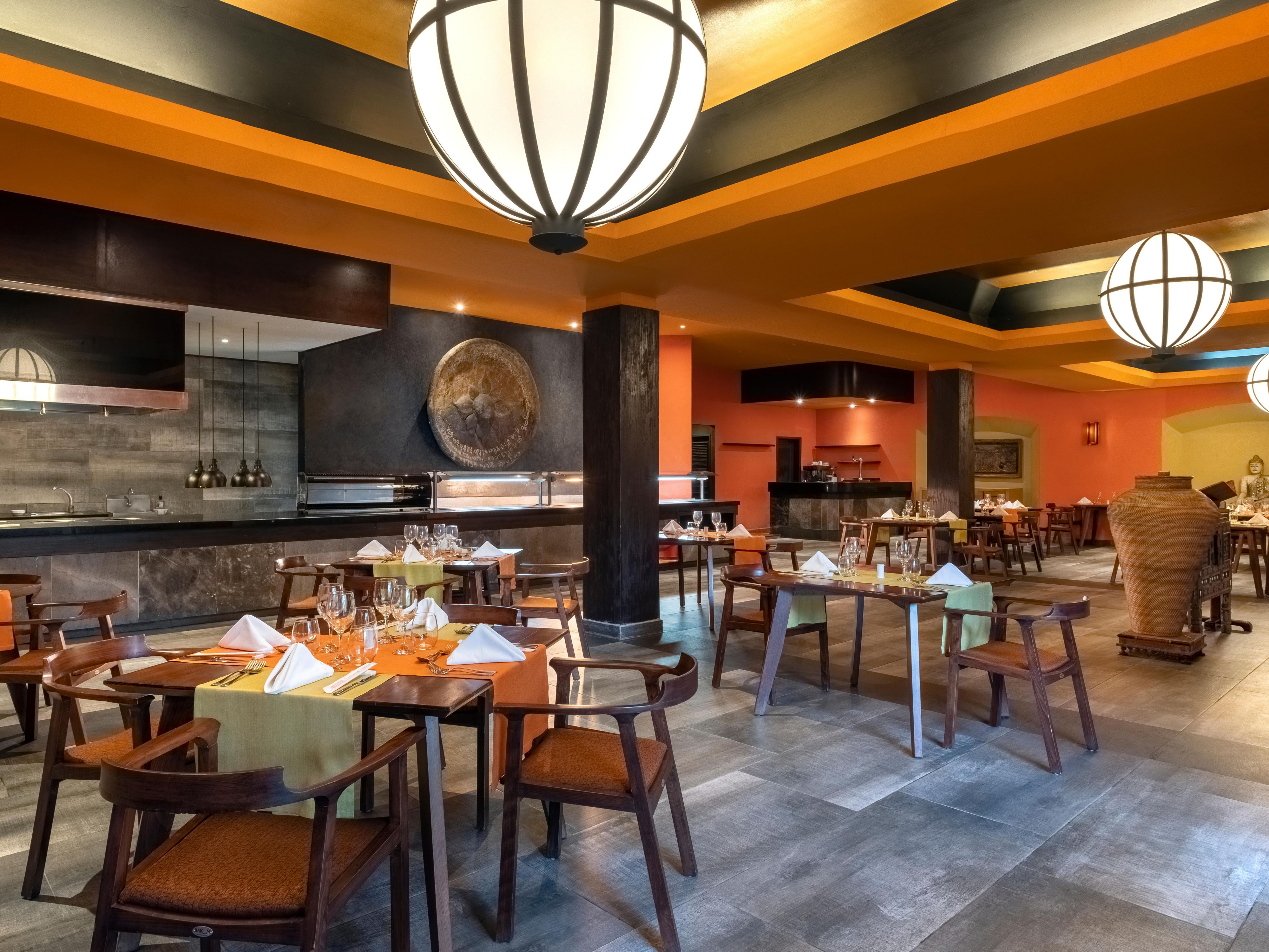 Our culinary haven invites guests on a journey through the vibrant flavors of the local region and beyond. We offer four distinct eateries, each a celebration of culinary artistry. Immerse yourself in the rich tapestry of options, from Oriental and Mexican to the savory delights of our smokehouse.