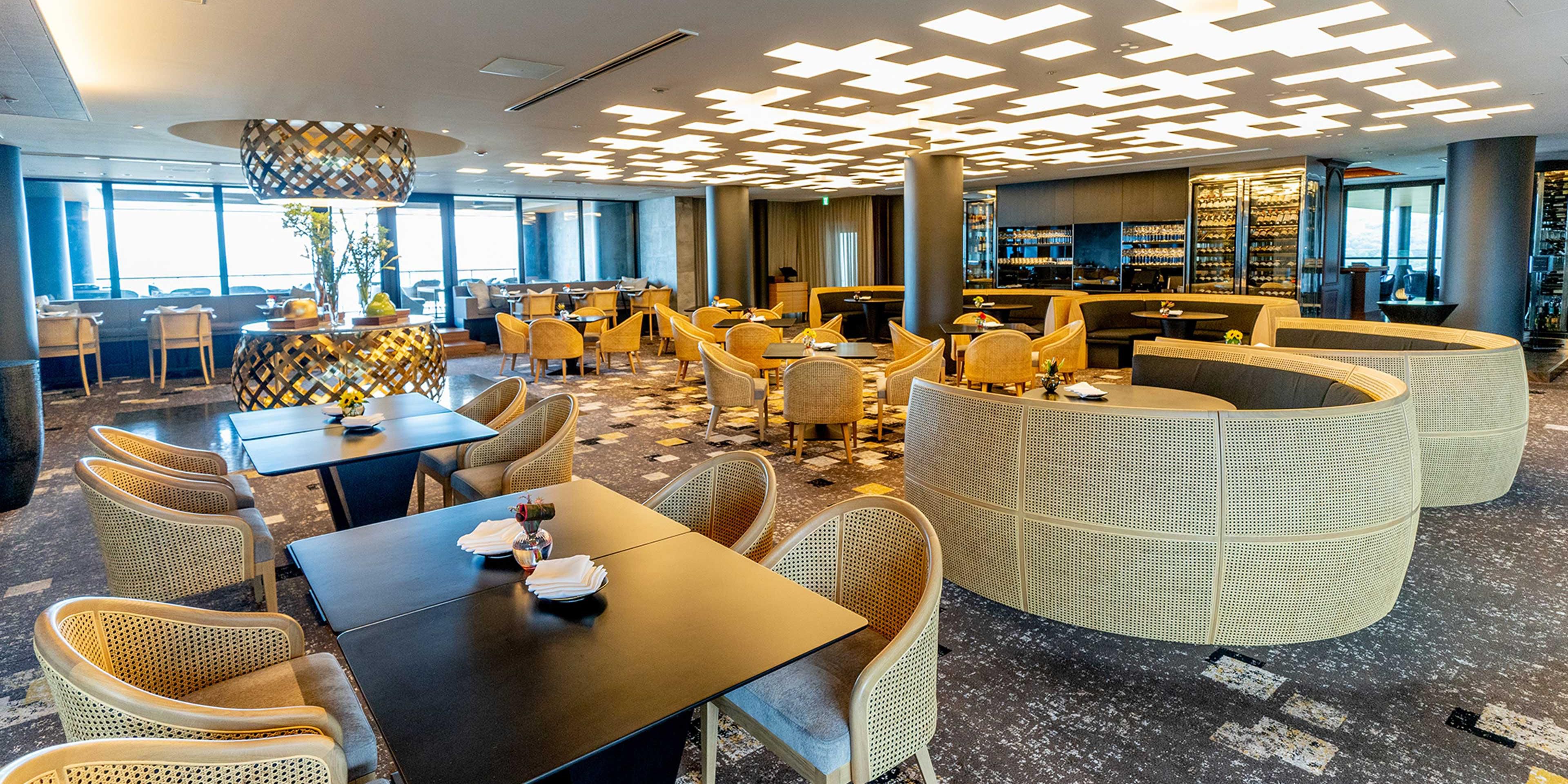 Inspired by Japan’s five elements — earth, water, fire, wind, and void — Atelier & Bar integrates the essence and the beauty of nature into its dishes, drinks, and décor. It is divided into a relaxed main dining room, an exclusive counter seating-only atelier, and a stylish bar.