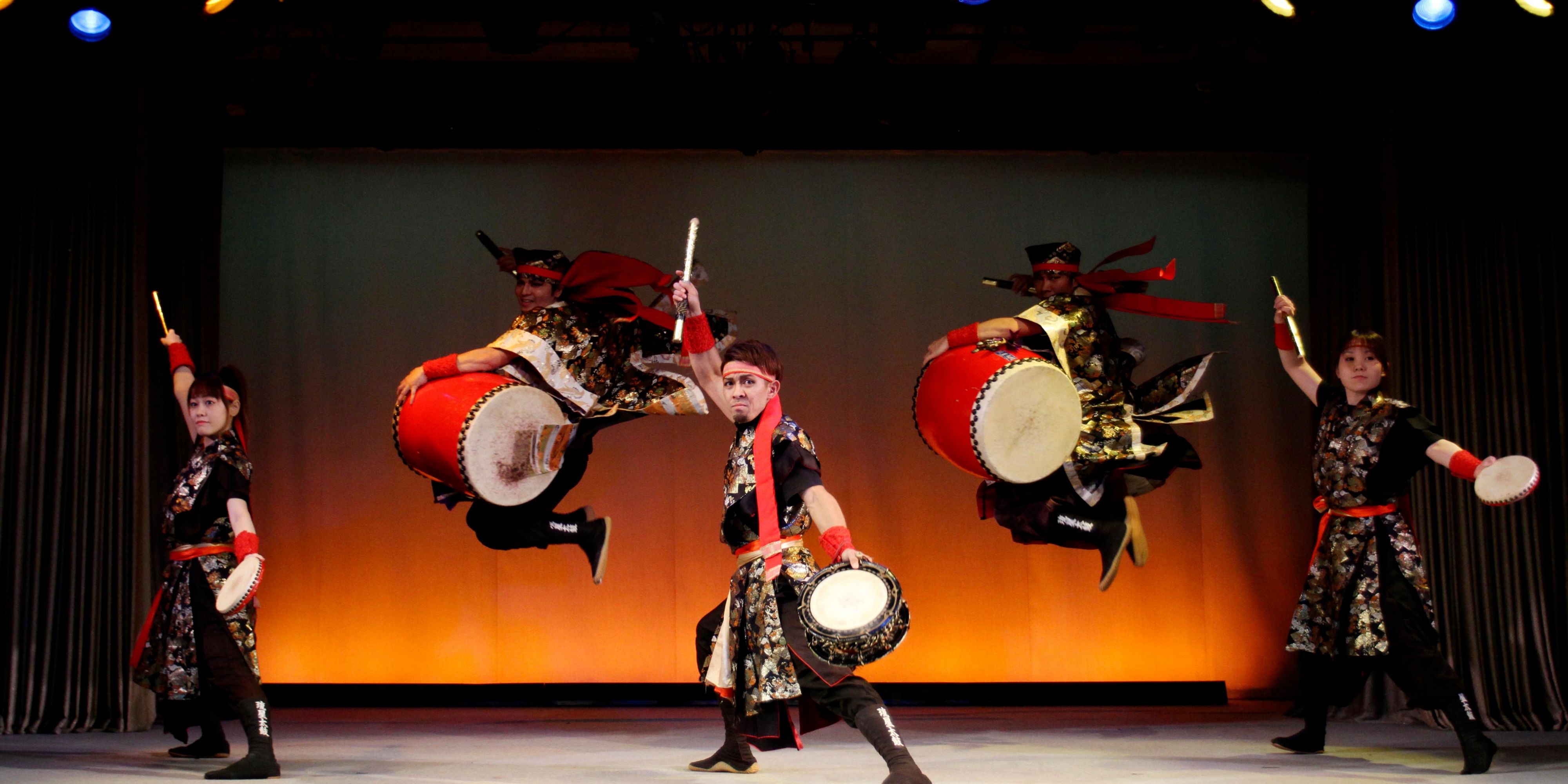 Experience a traditional Ryukyu Island drum and dance performance and an authentic Okinawan buffet, featuring unique Okinawan ingredients. During entertaining live shows, Orchid offers authentic Ryukyu Island drum shows (Eisa) and traditional dances.