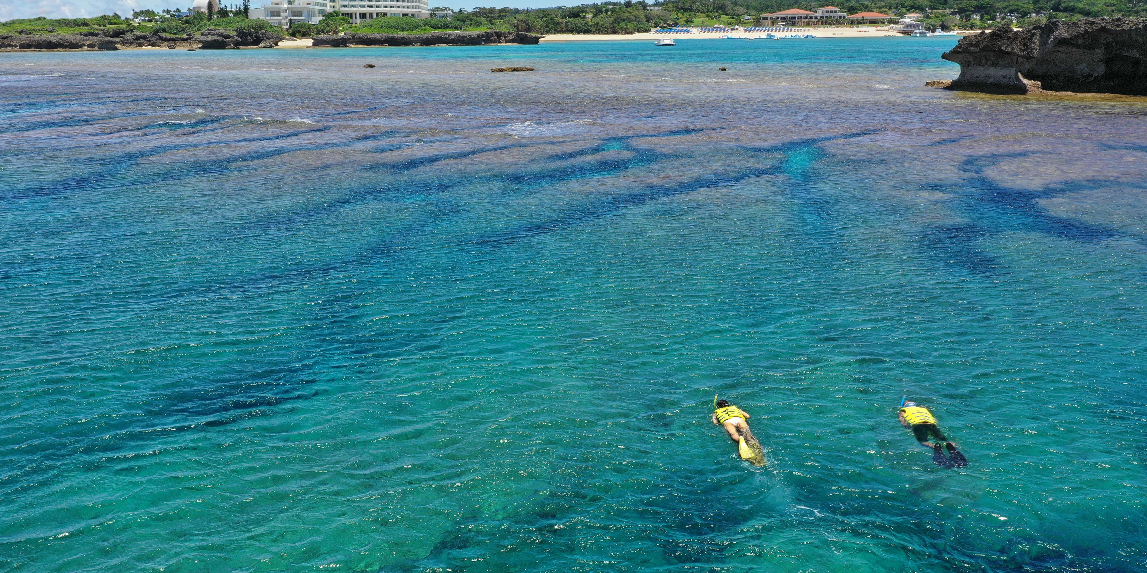 Explore a beautiful coral reef and tropical marine lives by joining our boat snorkeling activity that allows you to discover the paradise of Okinawa near our own manza house reef. Our professional instructors will give full instructions, supply with appropriate gear, and guide you to the selected sites for snorkeling that day.
