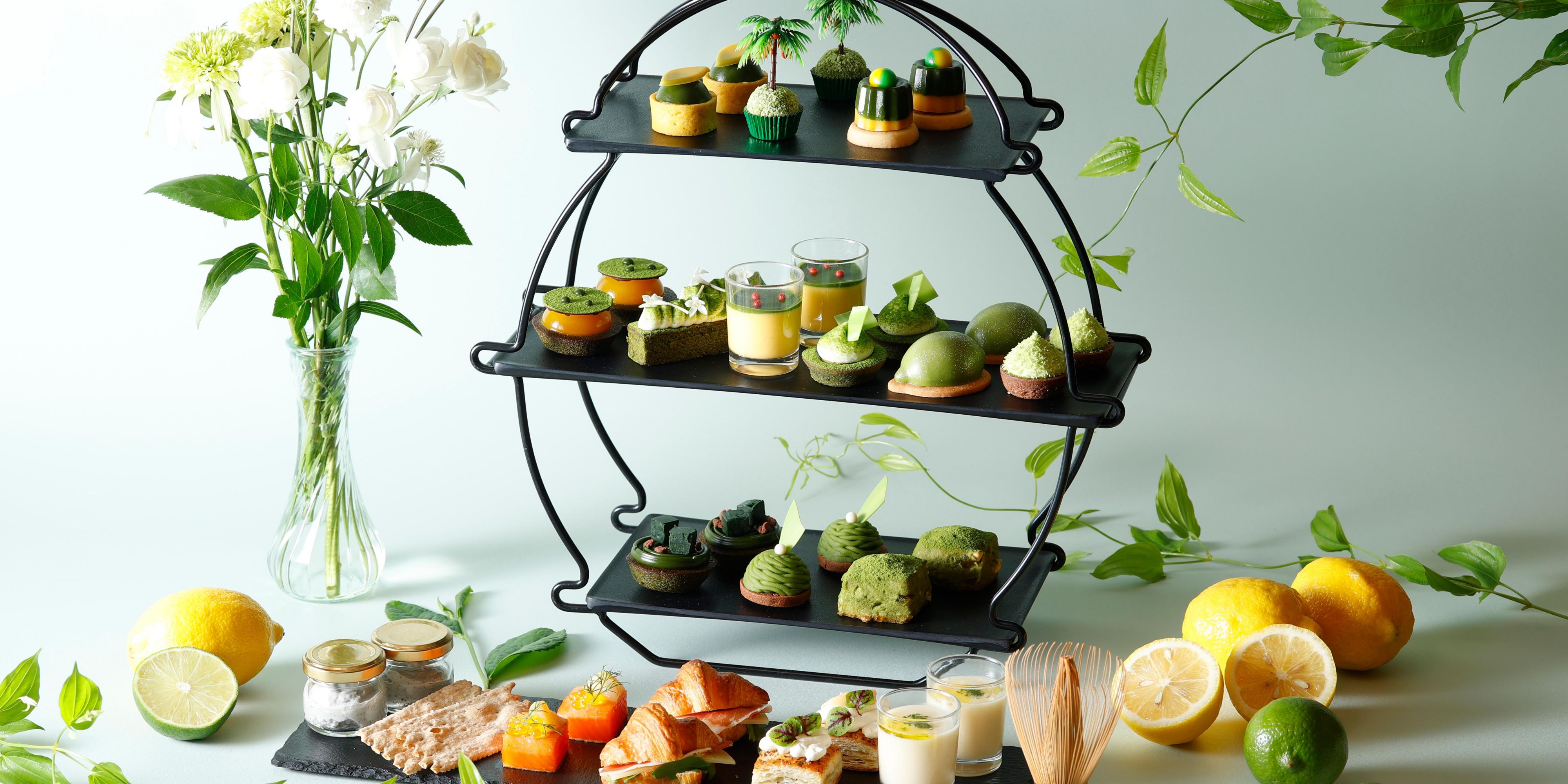 Savor the exquisite flavours of summer afternoon tea with the fragrant harmony of rich Matcha and zesty citrus.