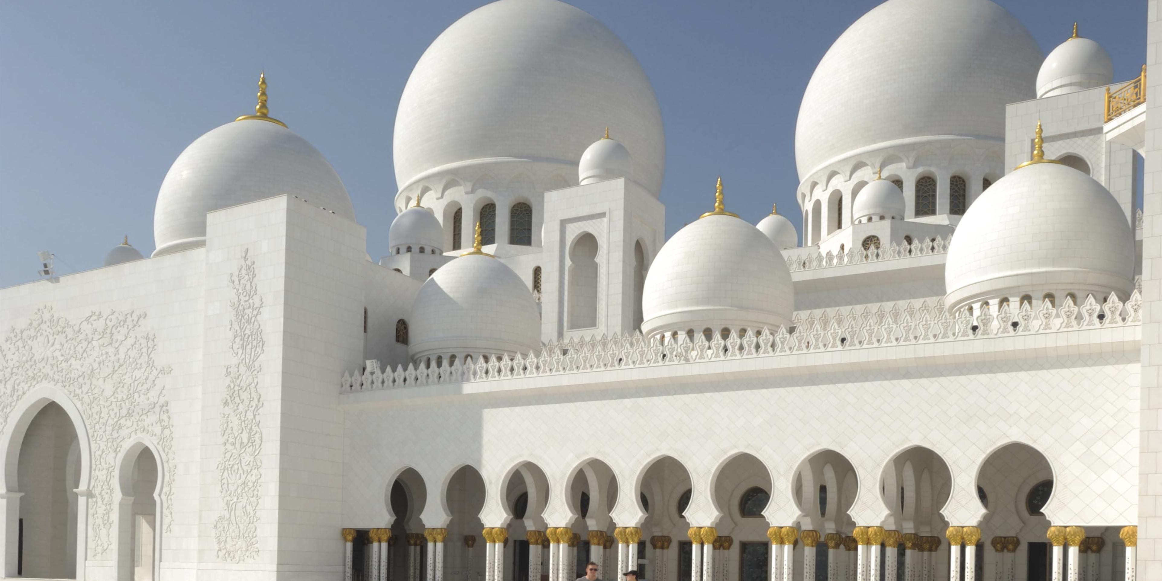 Sheikh Zayed Grand Mosque, is a must see masterpiece of grandeur and magnificence. The luminous domes of the Grand Mosque stand as a testament to artistry and devotion, and intricate designs create an atmosphere of serenity. A symbol of UAE’s values, this iconic mosque invites you to reflect on its deep religious and cultural significance.