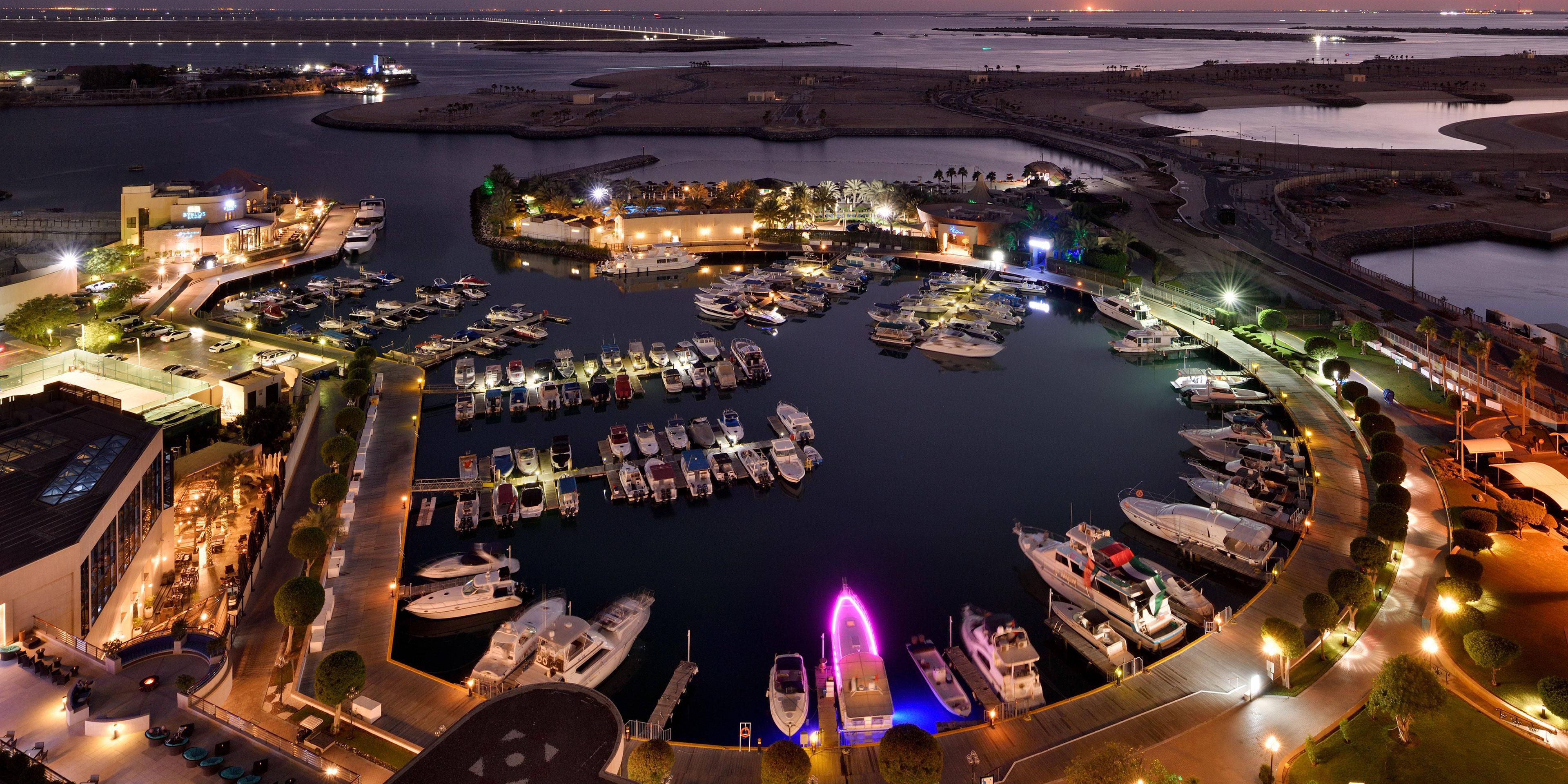 Willkommen im InterContinental Marina, wo Luxus auf Komfort trifft. Unser Jachthafen bietet 183 Liegeplätze für Jachten mit einer Länge von bis zu 65 Fuß und bietet so eine exklusive und sichere Umgebung. 