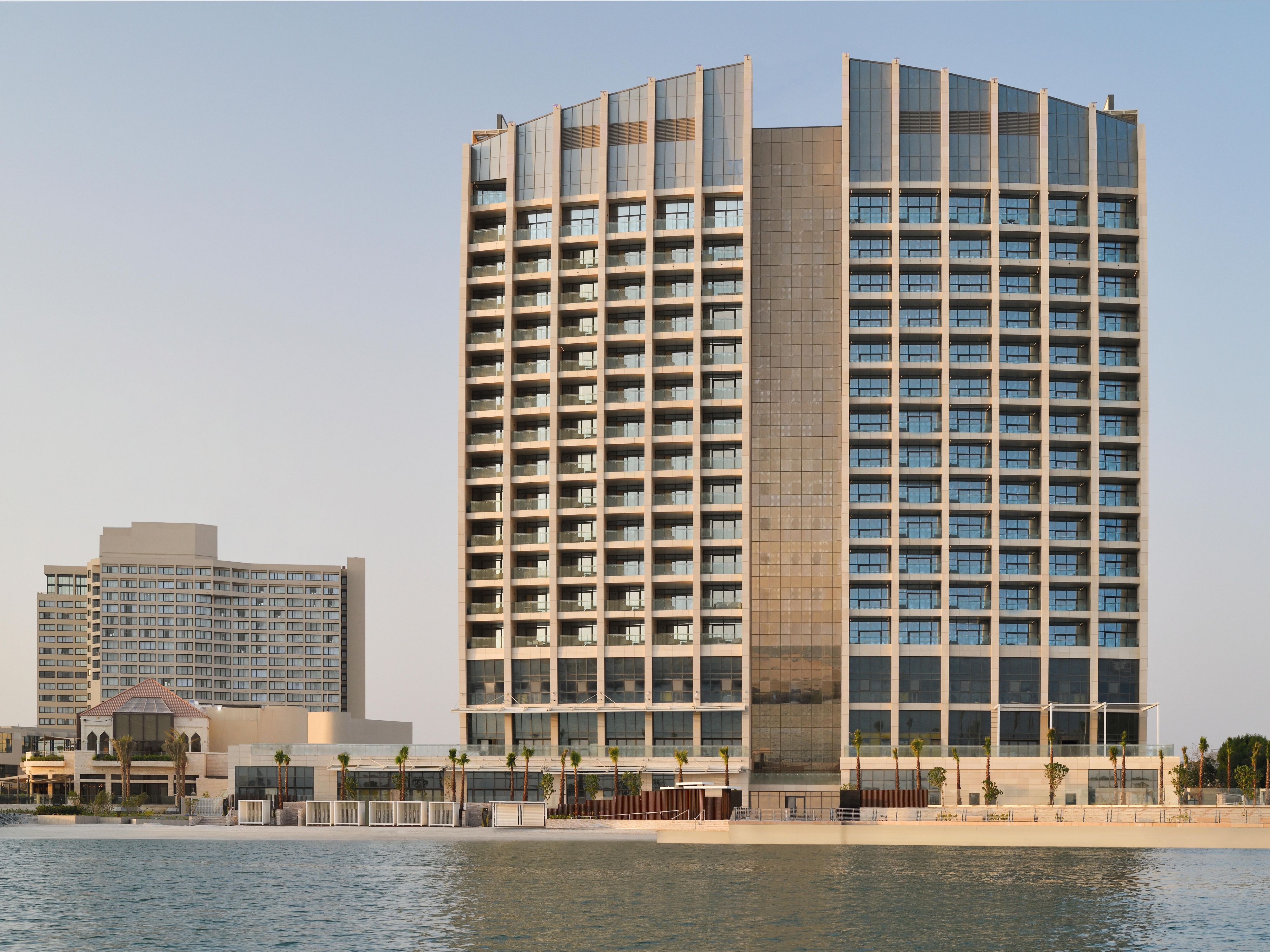 Интерконтиненталь Абу Даби. INTERCONTINENTAL Abu Dhabi 5. INTERCONTINENTAL Abu Dhabi, an IHG Hotel. Наклонный отель в Абу Даби.