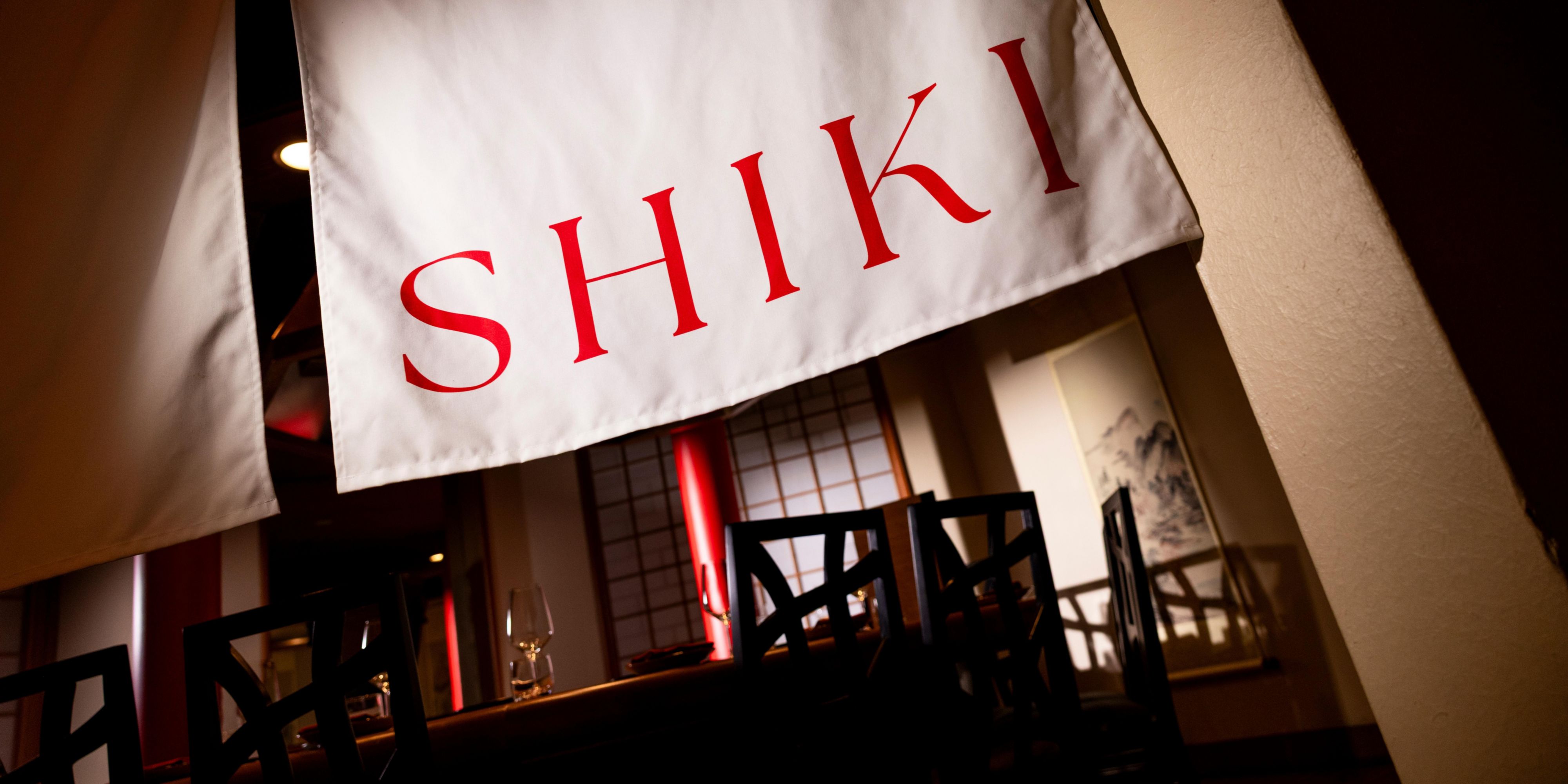 Trải nghiệm ẩm thực Nhật Bản đích thực từng đoạt giải thưởng tại Shiki. Shiki cung cấp dịch vụ đẳng cấp thế giới và trải nghiệm ăn uống độc đáo, kết hợp các sản phẩm theo mùa với sushi và sashimi đặc biệt của Nhật Bản, tempura và teppanyaki.