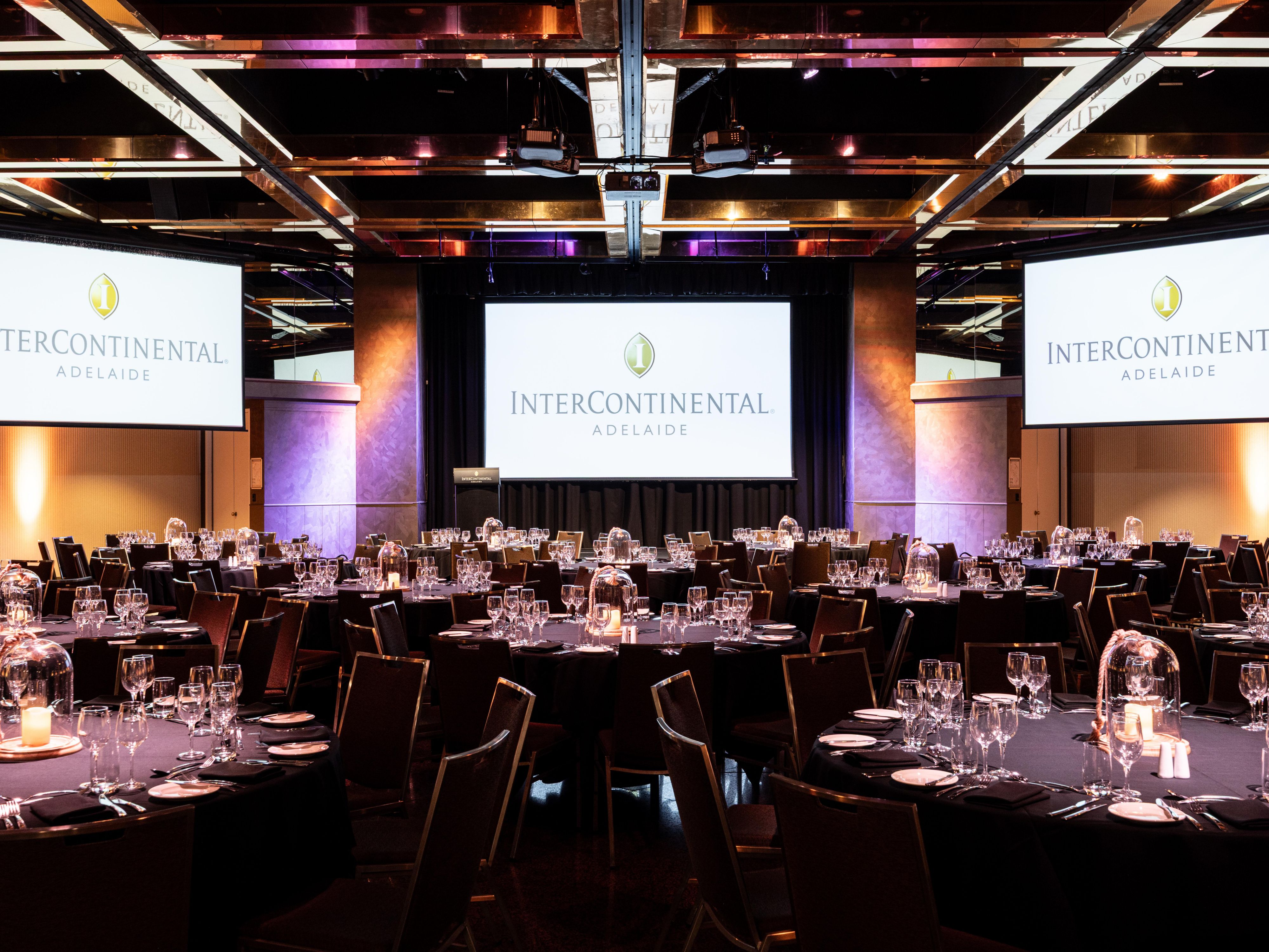 Our pillarless ballroom is ideal for gala dinners and award nights